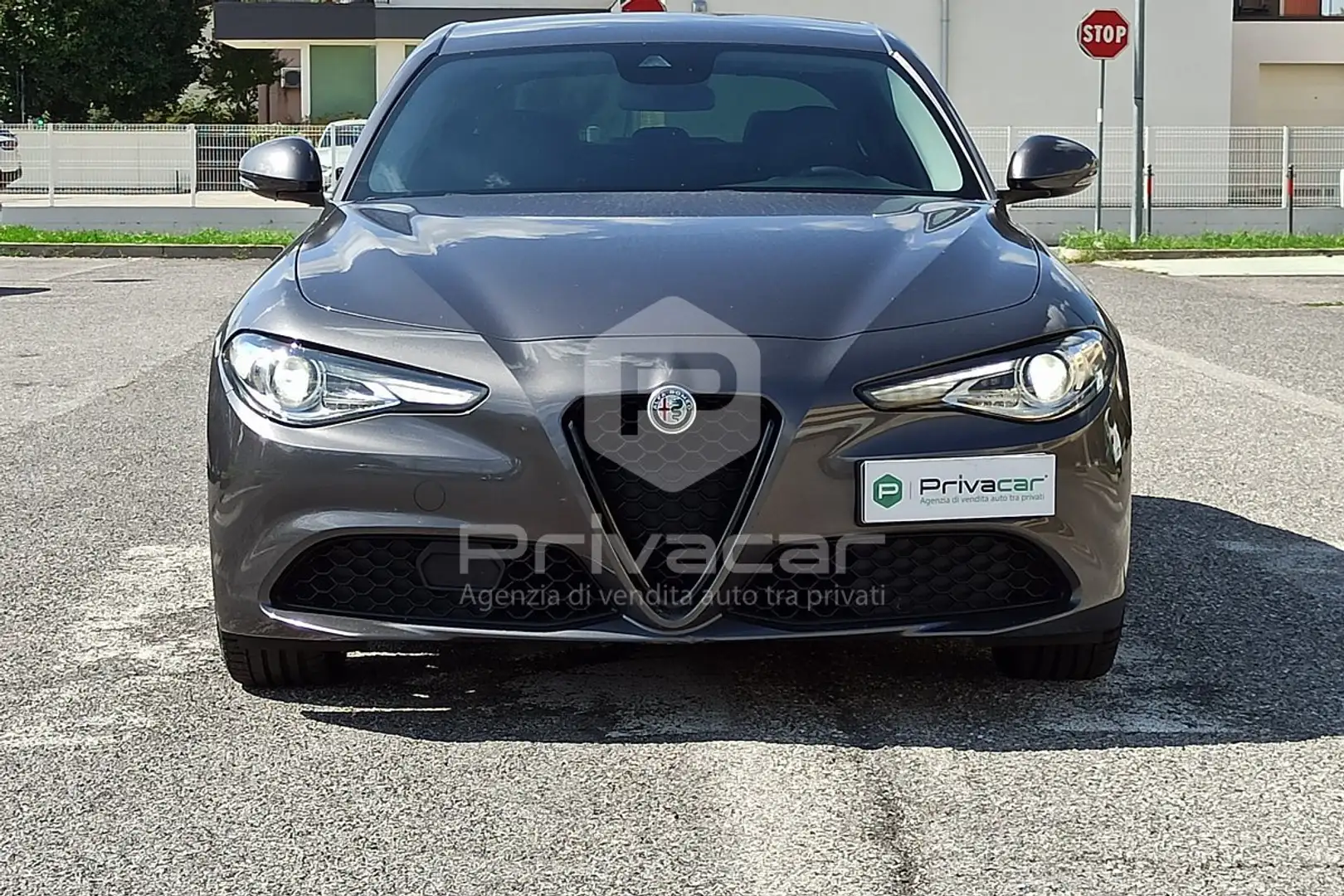 Alfa Romeo Giulia 2.2 Turbodiesel 150 CV AT8 Executive KM CERTIFICAT Grijs - 2