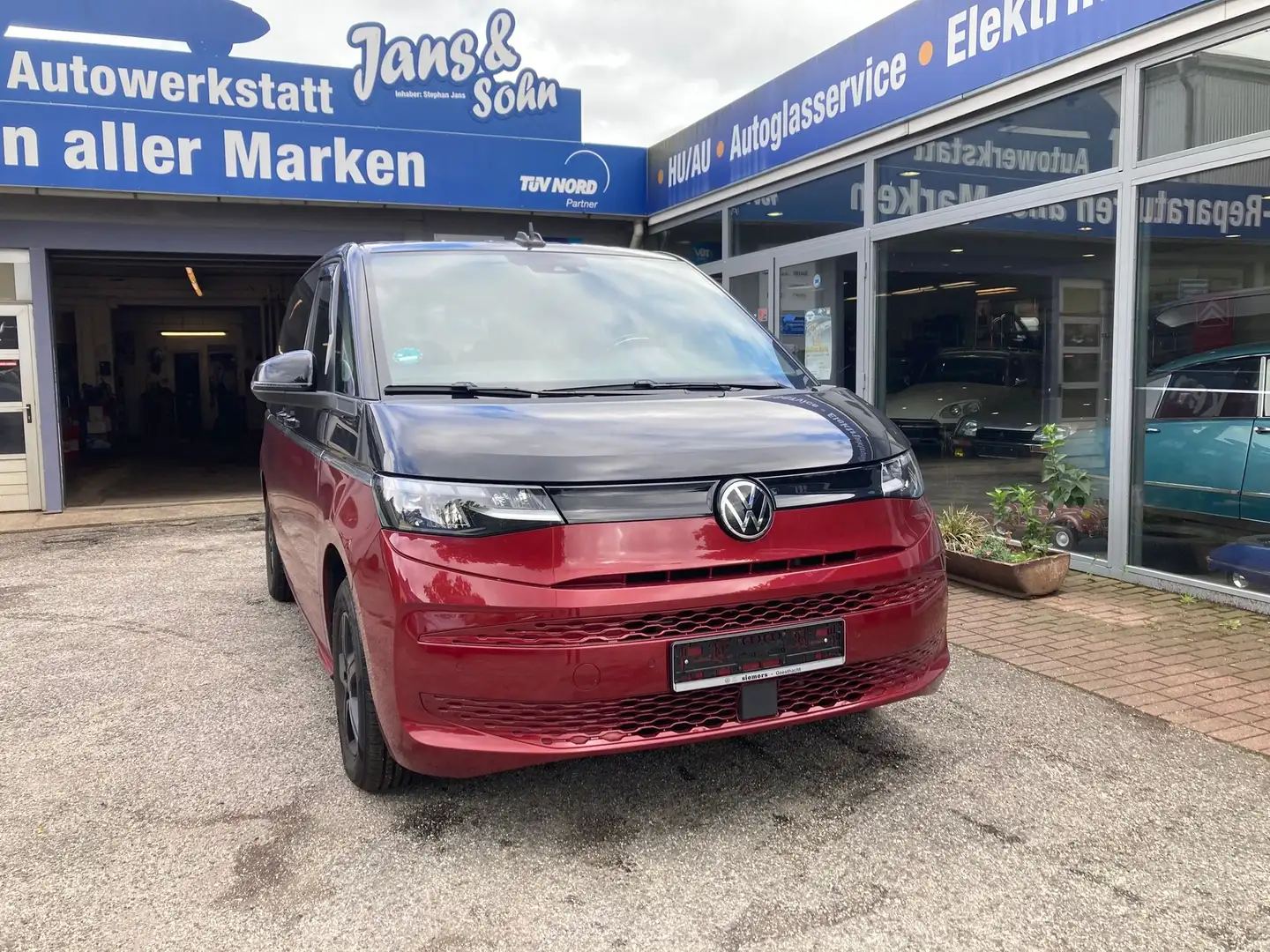 Volkswagen T7 Multivan Basis Zwart - 1