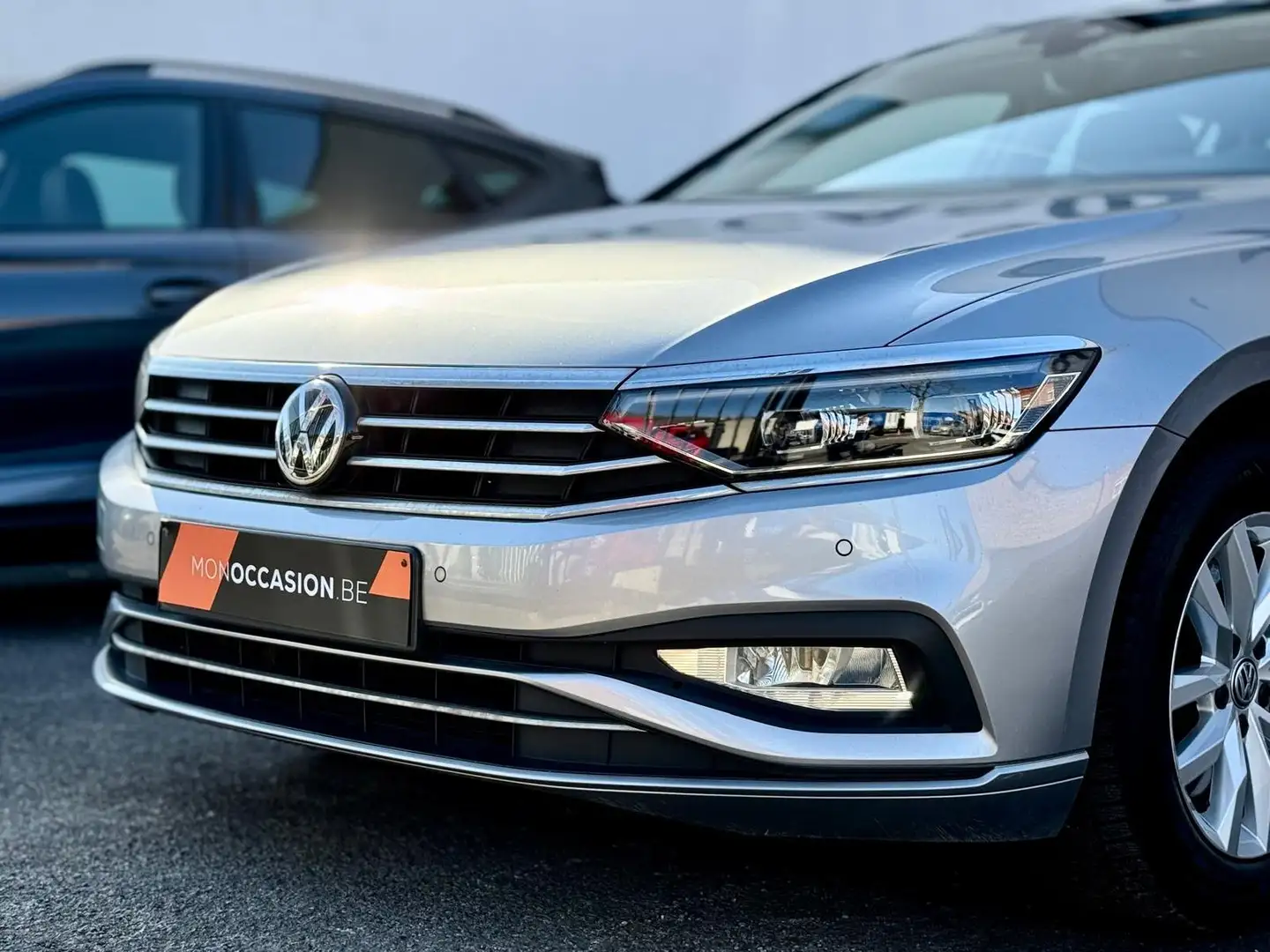 Volkswagen Passat Variant 1.6 TDi DSG CARPLAY CAMERA LED REGULATEUR Grijs - 2