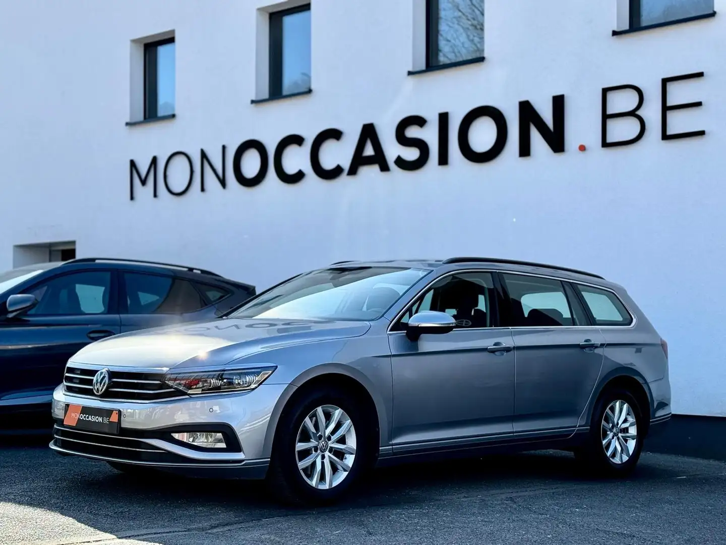 Volkswagen Passat Variant 1.6 TDi DSG CARPLAY CAMERA LED REGULATEUR Grijs - 1