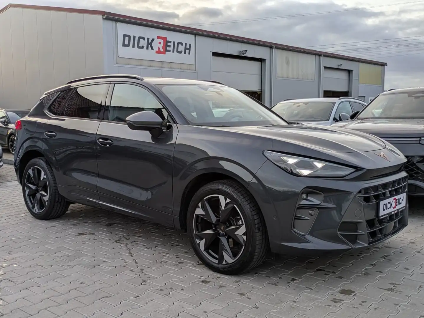 CUPRA Terramar 1.5 eTSI Dinamica Edge-Paket HUD 19" Šedá - 1