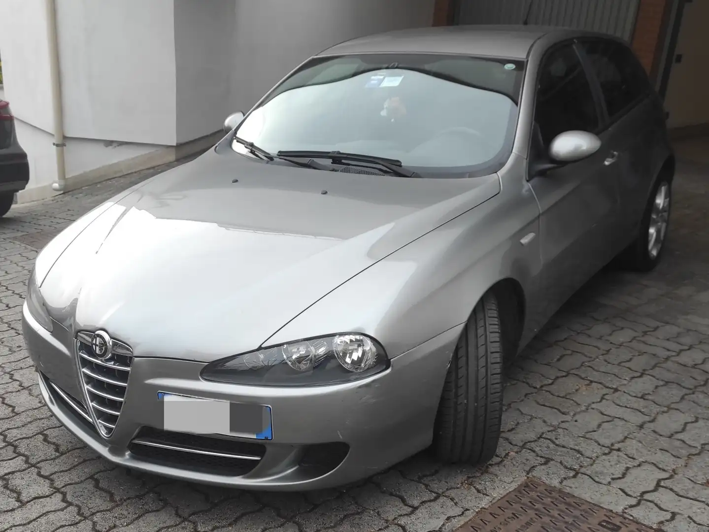 Alfa Romeo 147 5p 1.6 ts 16v Distinctive c/esp 105cv - 1