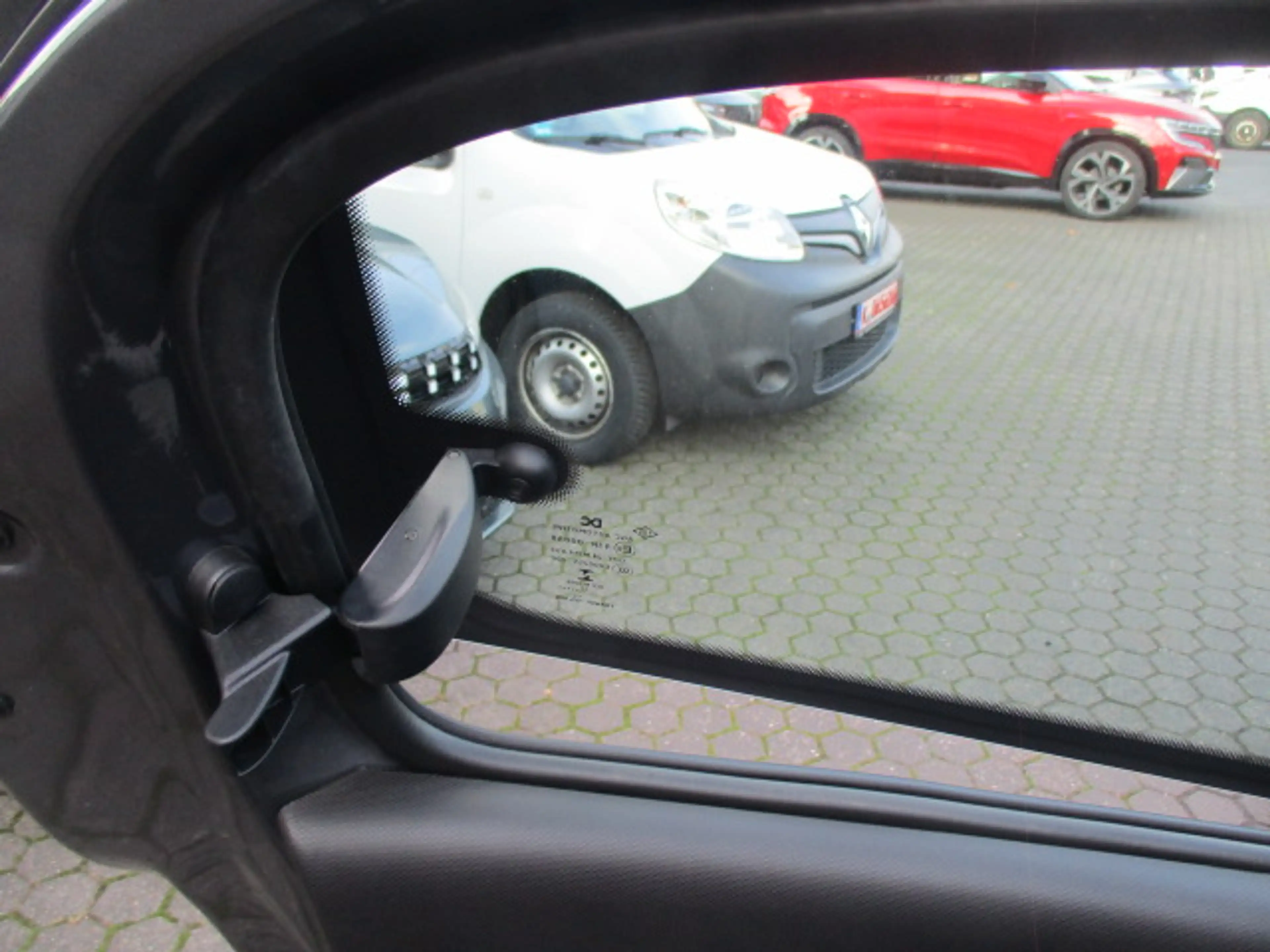 Renault Twingo Zen — photo 15