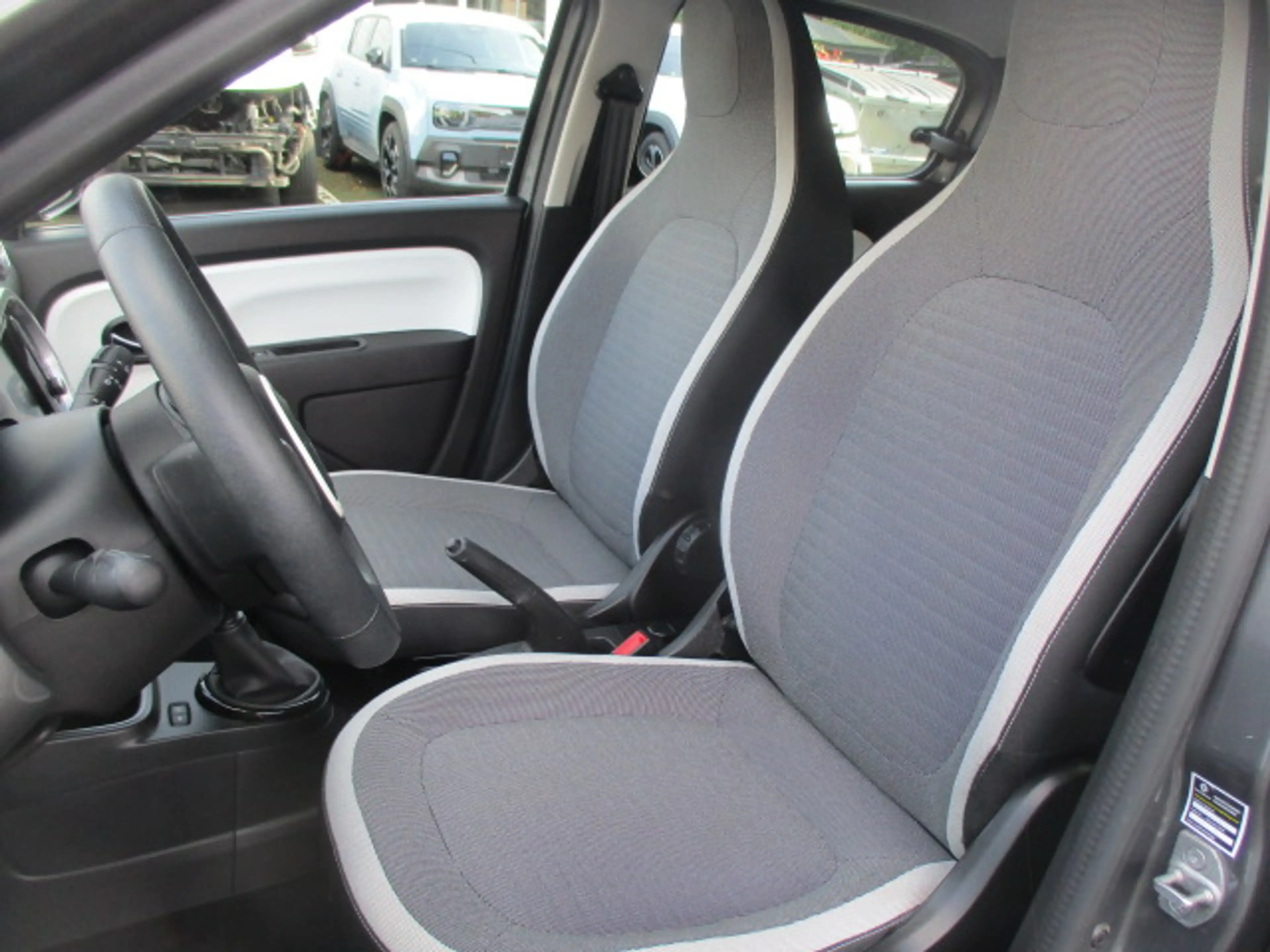 Renault Twingo Zen — photo 9