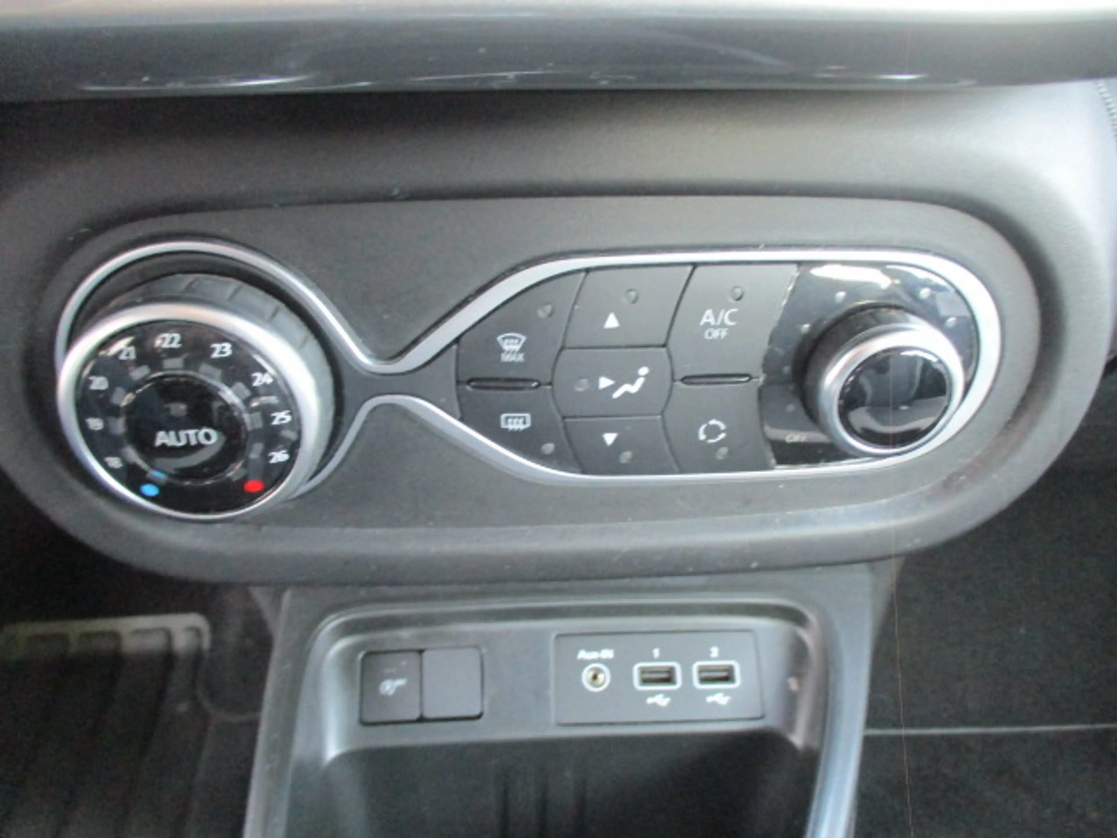 Renault Twingo Zen — photo 11