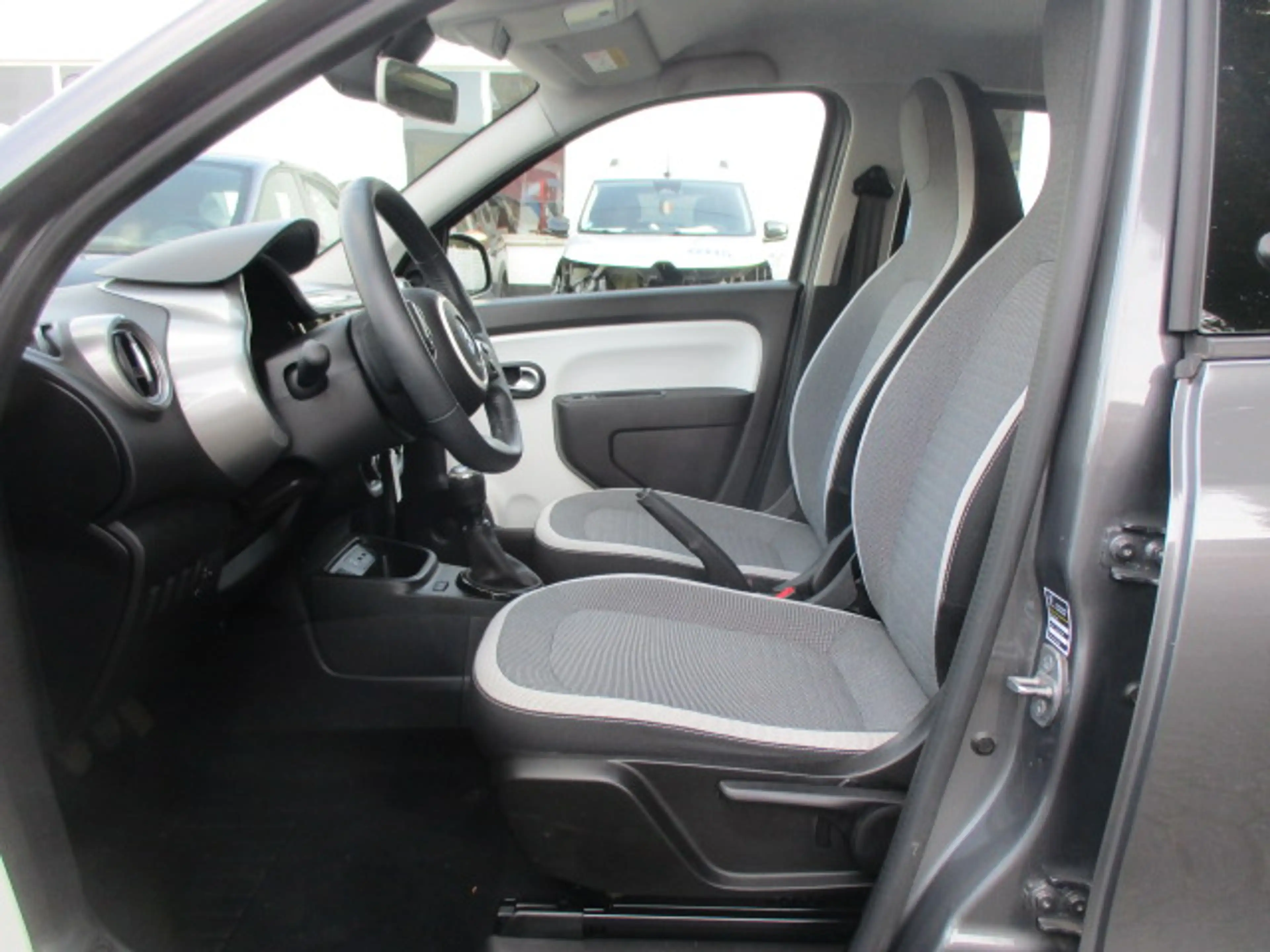 Renault Twingo Zen — photo 8