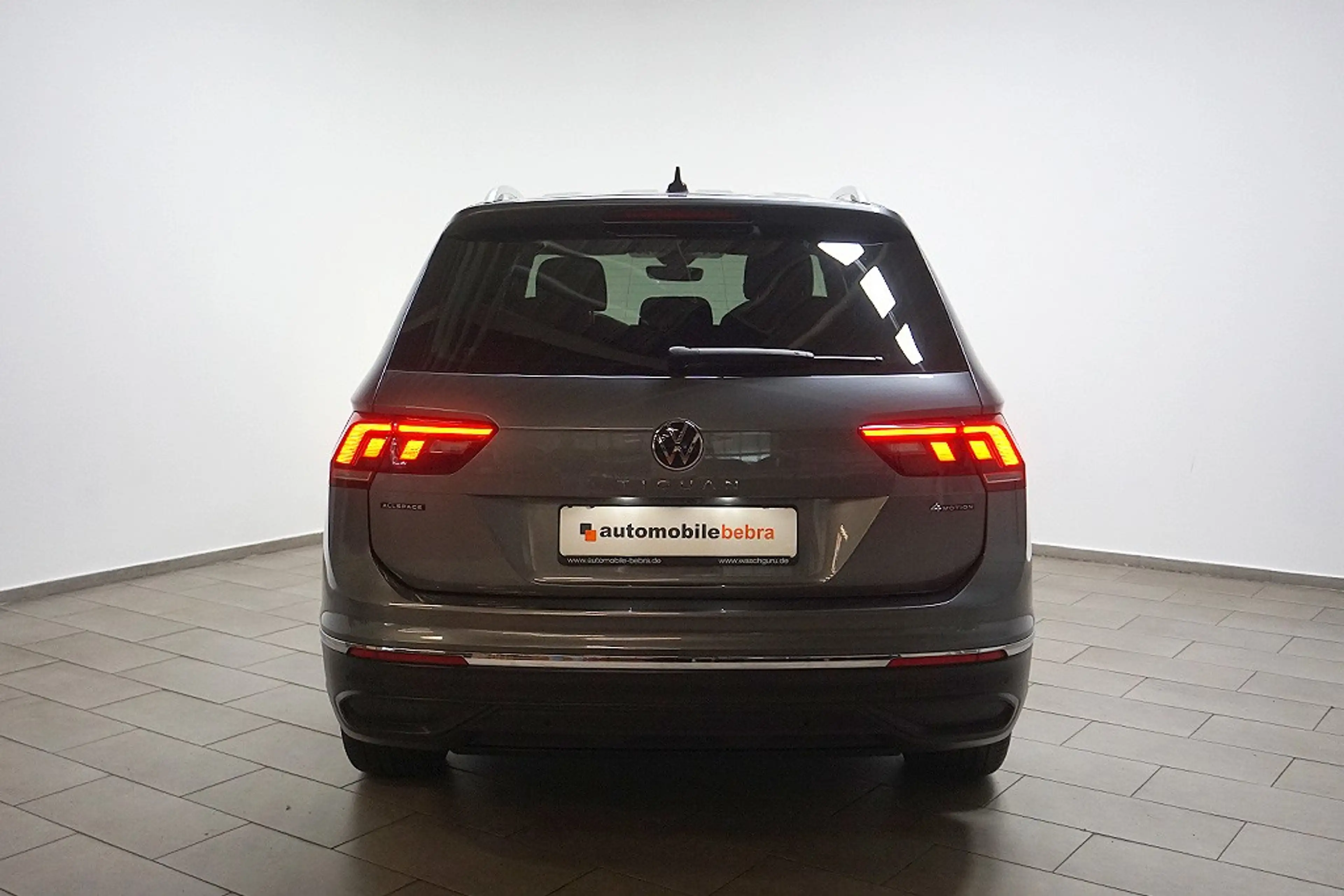 Volkswagen Tiguan Allspace 2.0TDI DSG Life 4M 7-Sitzer VOLL — photo 6