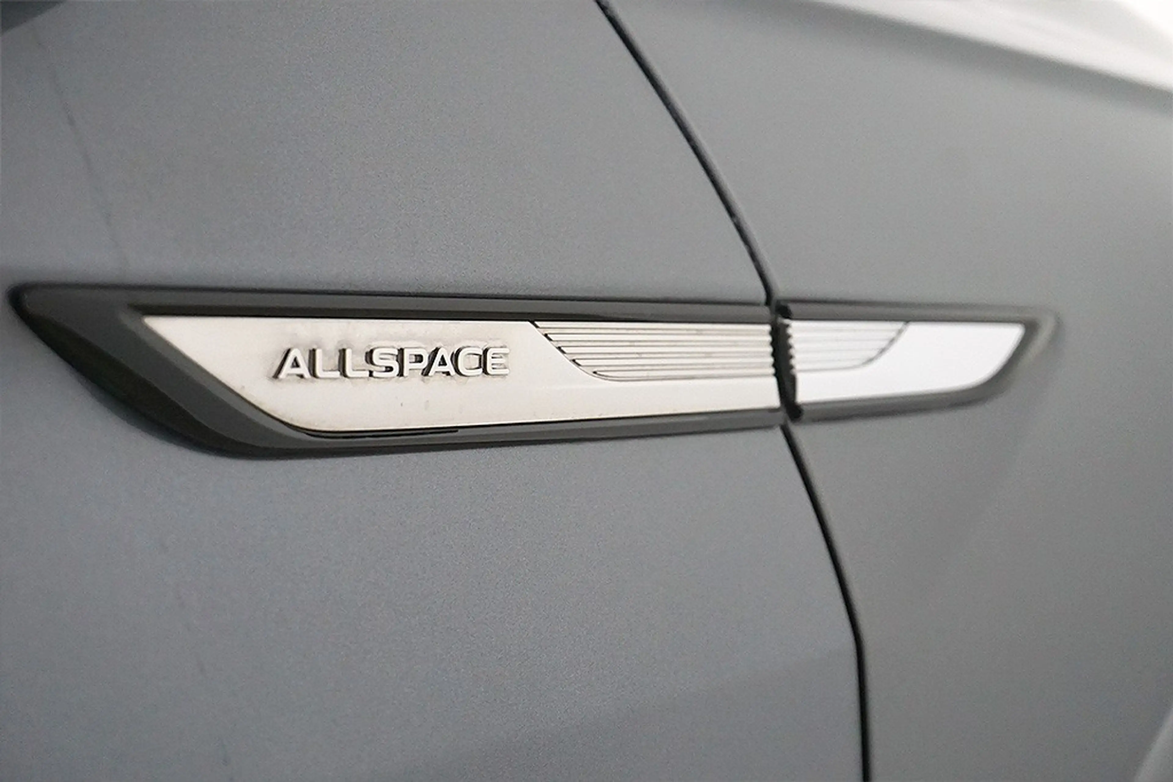 Volkswagen Tiguan Allspace 2.0TDI DSG Life 4M 7-Sitzer VOLL — photo 4