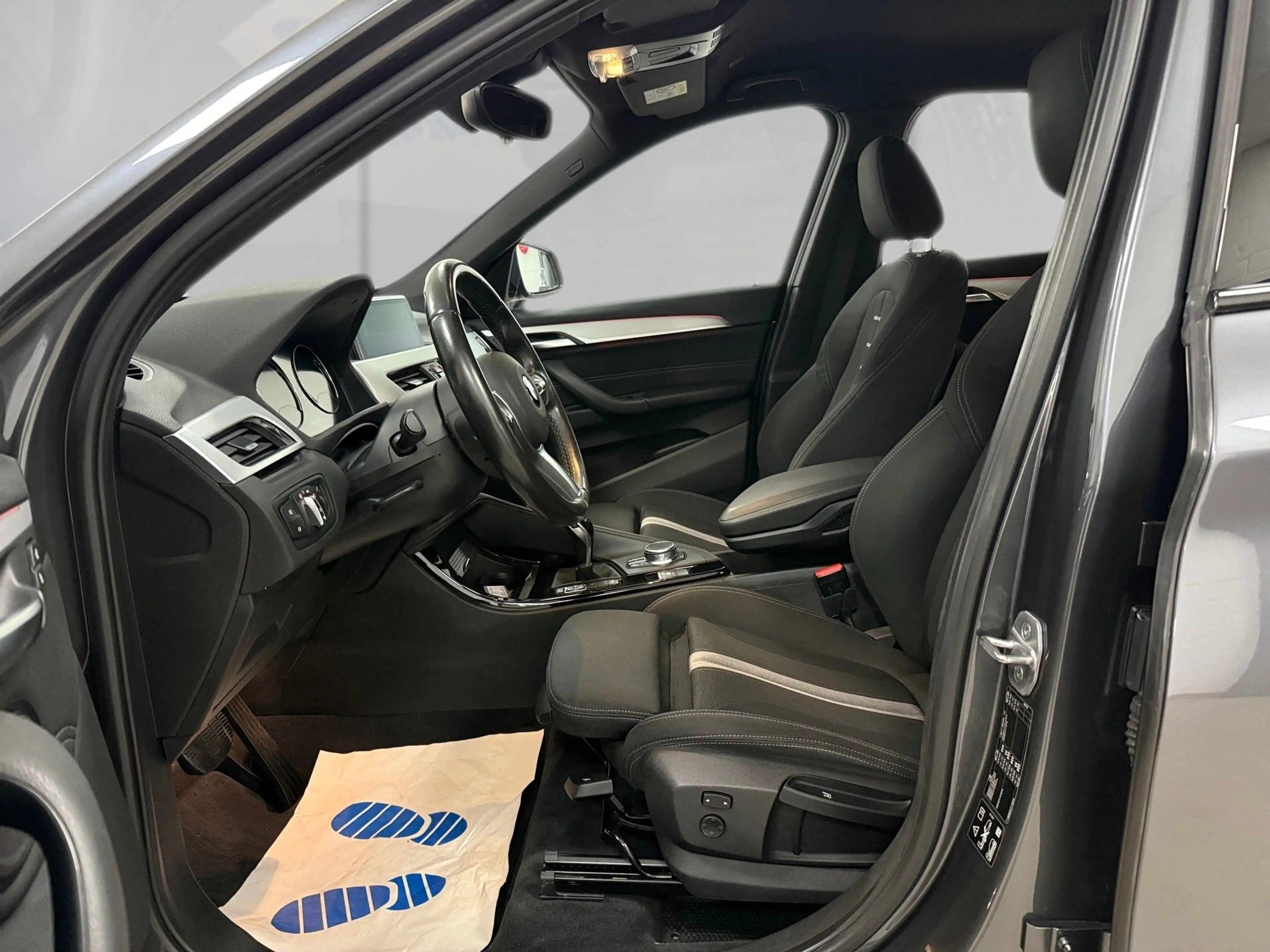 BMW X1 xDrive20d Sport Line*SHZ*RFK*AHK* — photo 12