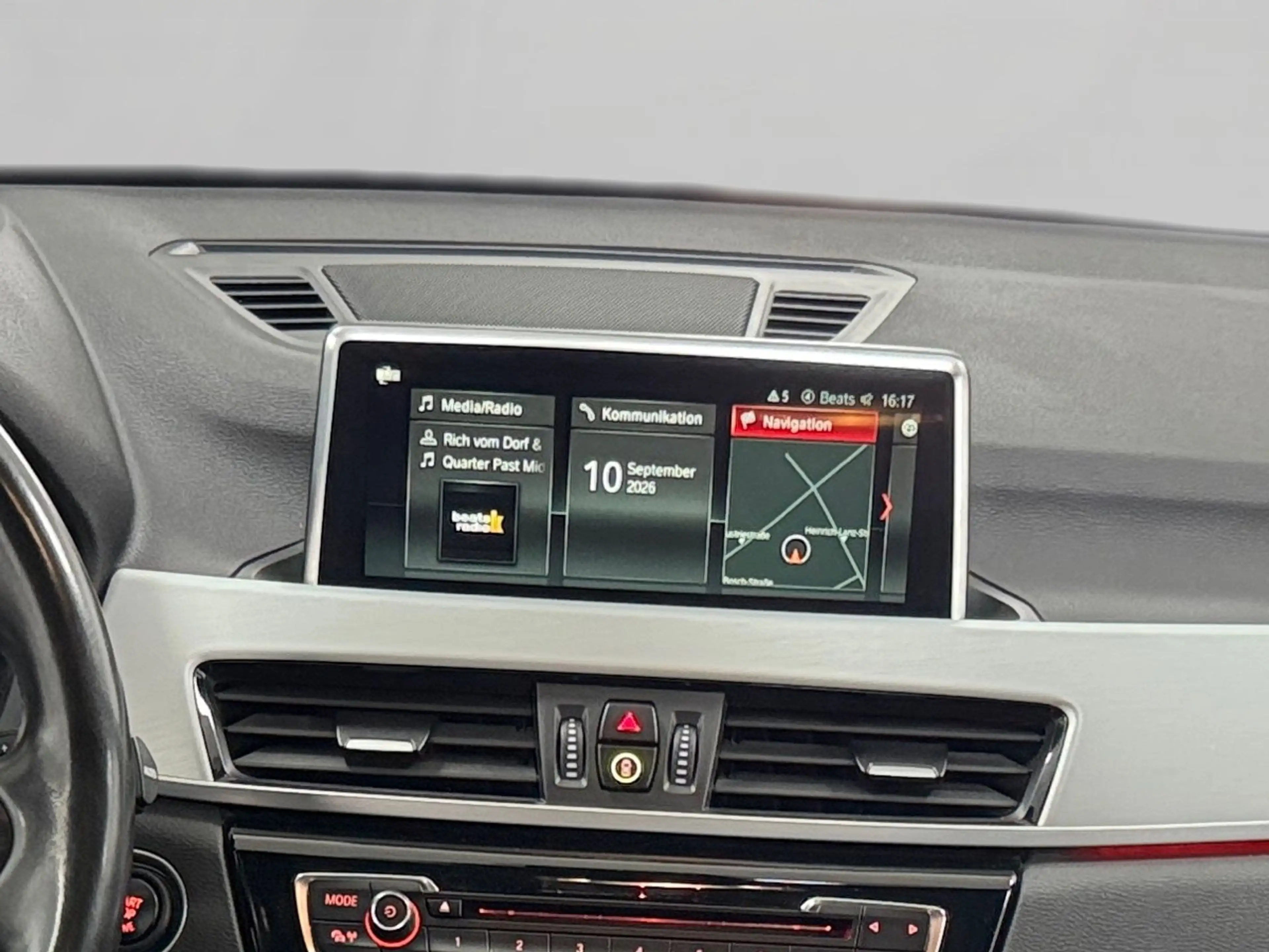 BMW X1 xDrive20d Sport Line*SHZ*RFK*AHK* — photo 11