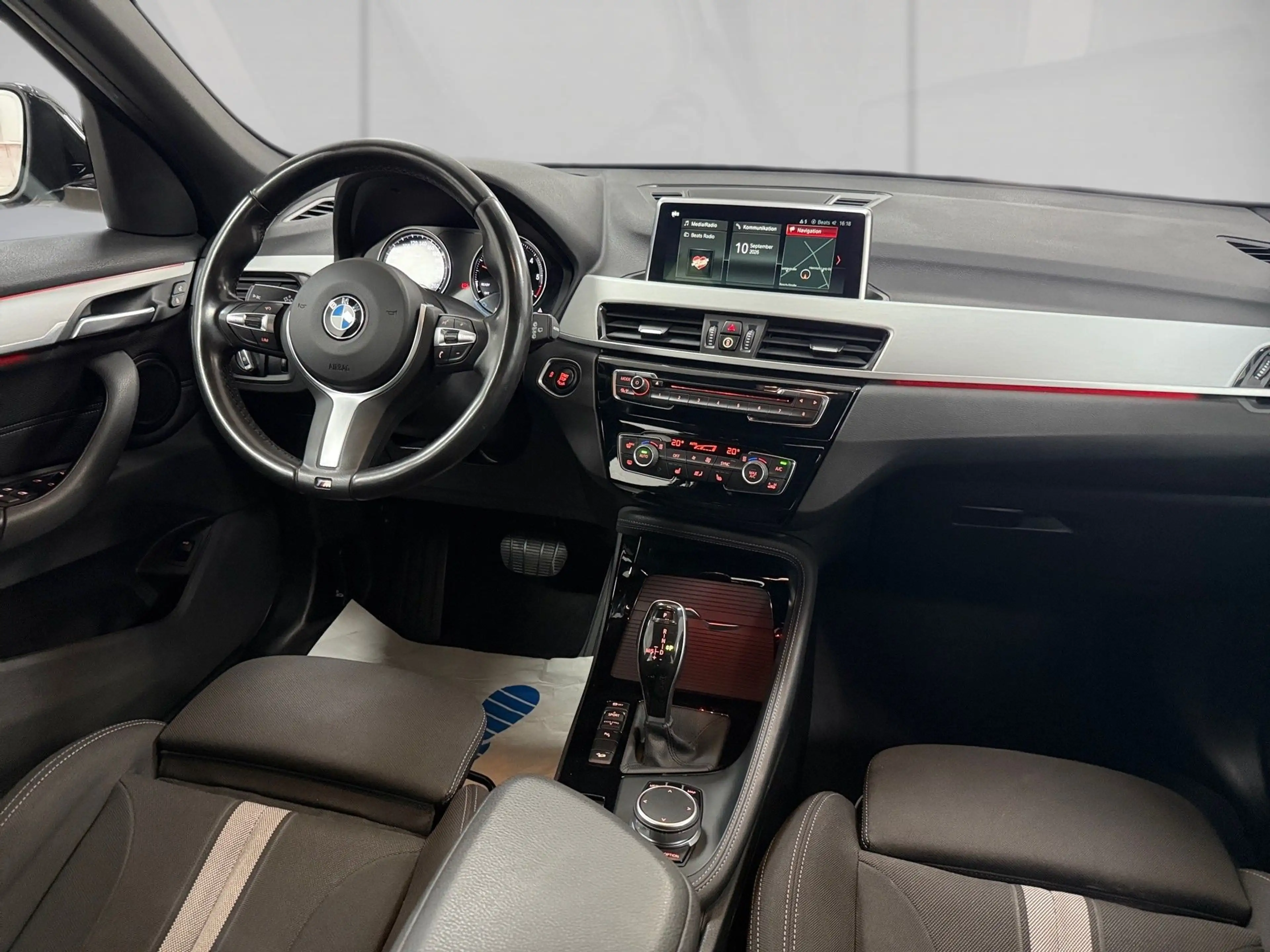 BMW X1 xDrive20d Sport Line*SHZ*RFK*AHK* — photo 13