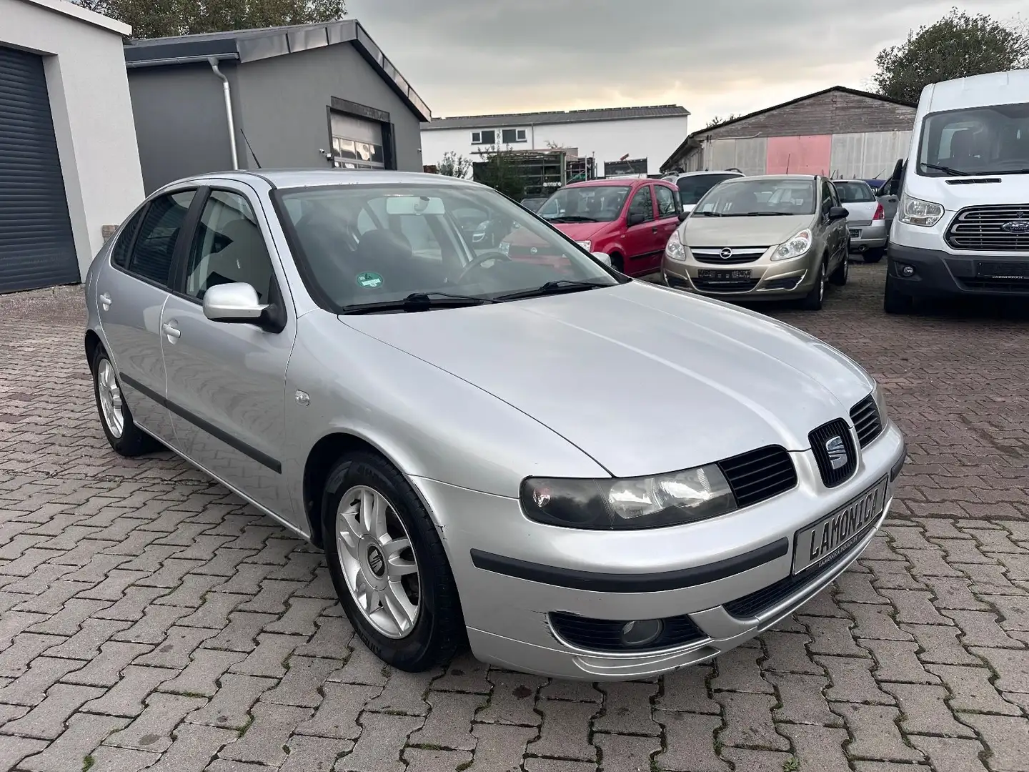 SEAT Leon 1,6 16V*Klima*Scheckheft*Tüv 09/2027* Silber - 1