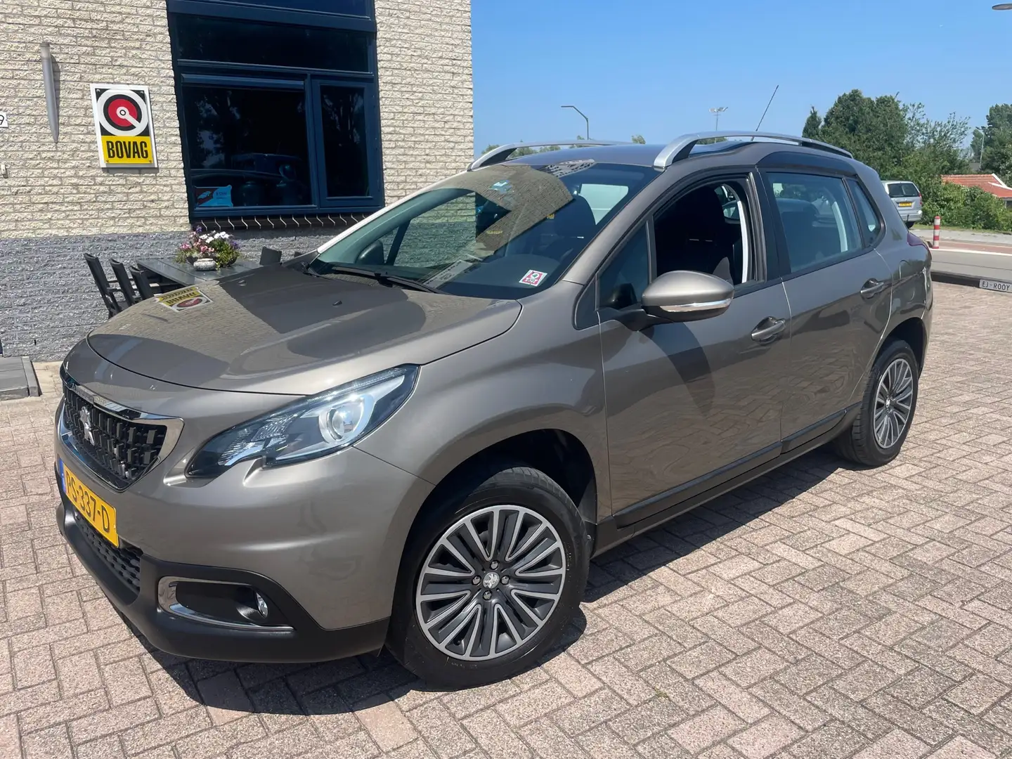 Peugeot 2008 1.2 PureTech Blue Lion- NAV-Bluetooth Gris - 1