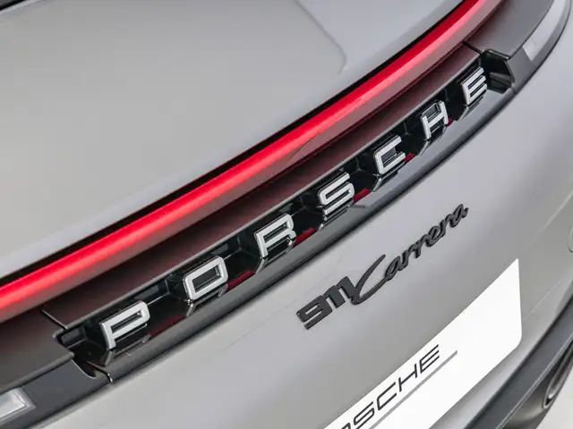 Porsche 911 view 16