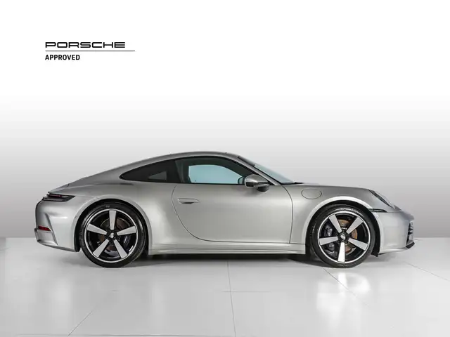 Porsche 911 view 6