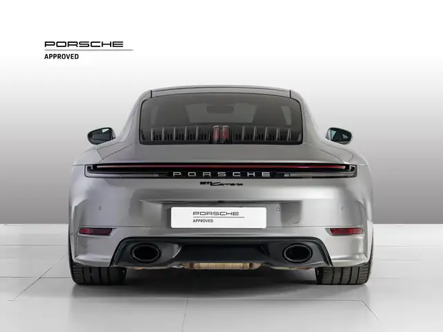 Porsche 911 view 4