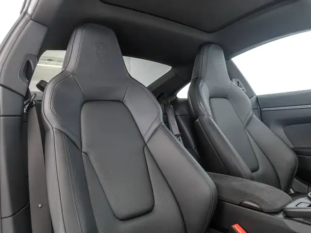 Porsche 911 view 23
