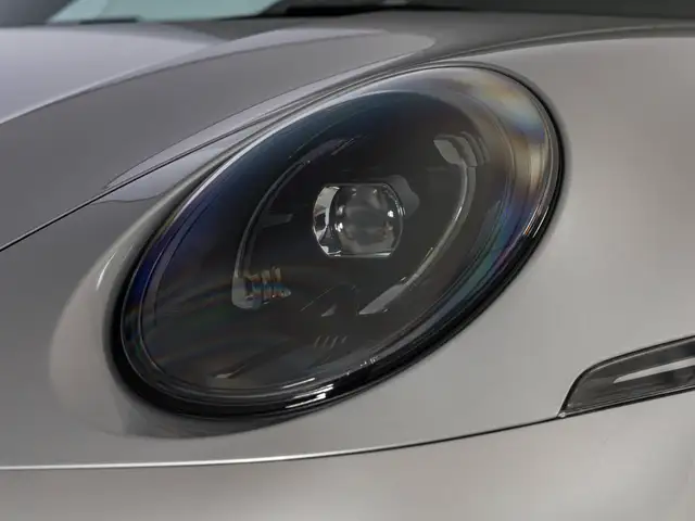 Porsche 911 view 12