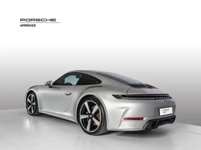 Porsche 911 view 3
