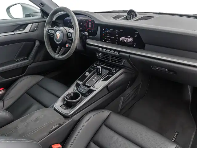 Porsche 911 view 24