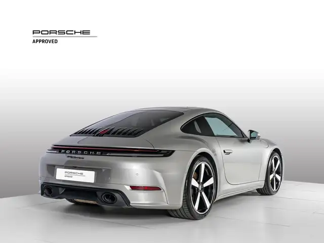 Porsche 911 view 7