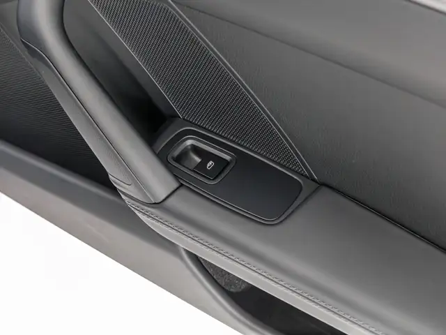 Porsche 911 view 22