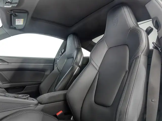 Porsche 911 view 10