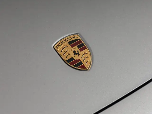 Porsche 911 view 11