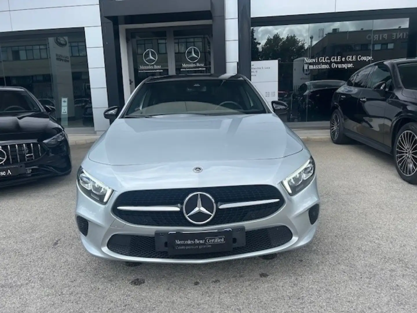 Mercedes-Benz A 180 d NIGHT EDITION Silber - 2