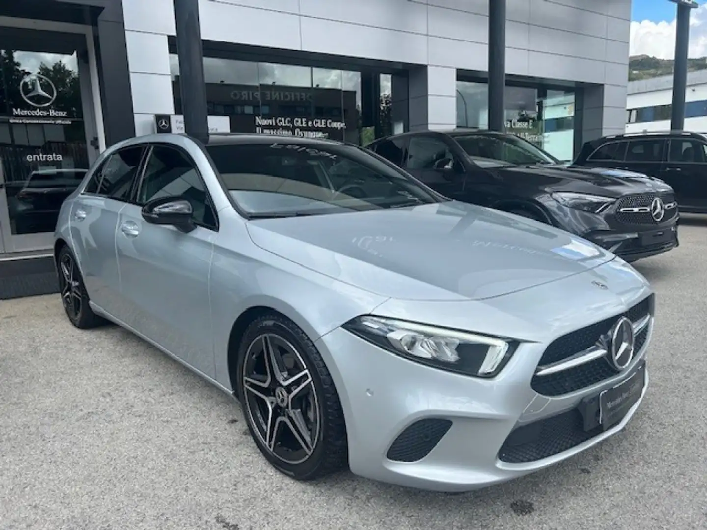 Mercedes-Benz A 180 d NIGHT EDITION Silber - 1