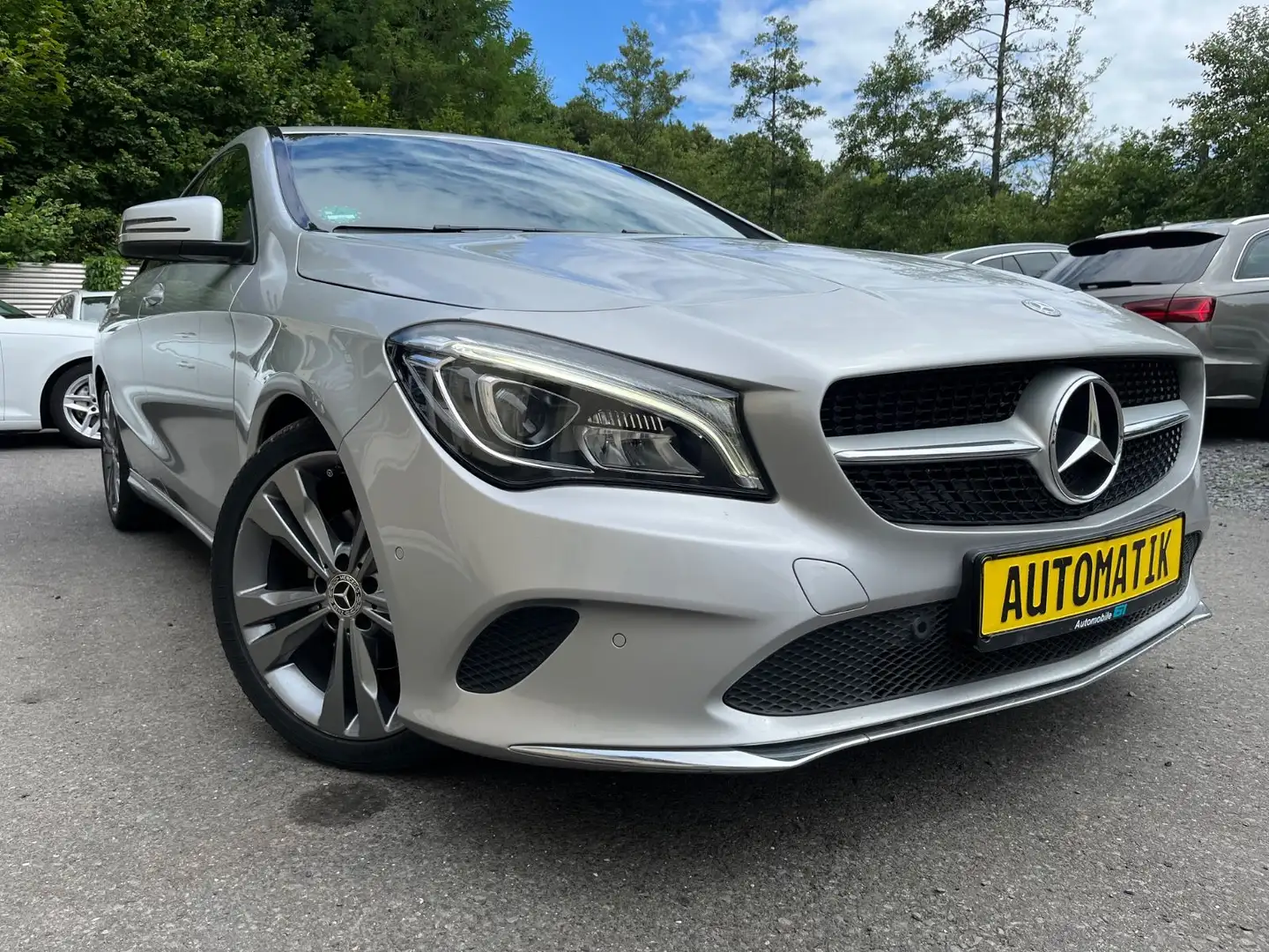 Mercedes-Benz CLA 200 Automatik *NAVI*LED*SPORT* Argent - 1