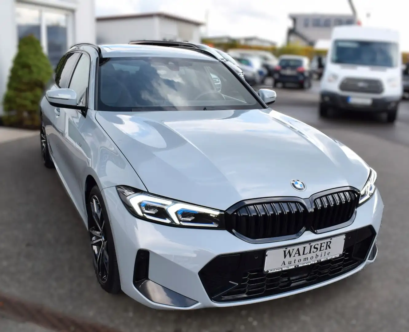 BMW 320 d xDrive Touring M Sport *HeadUp*Pano*ACC* Grau - 2