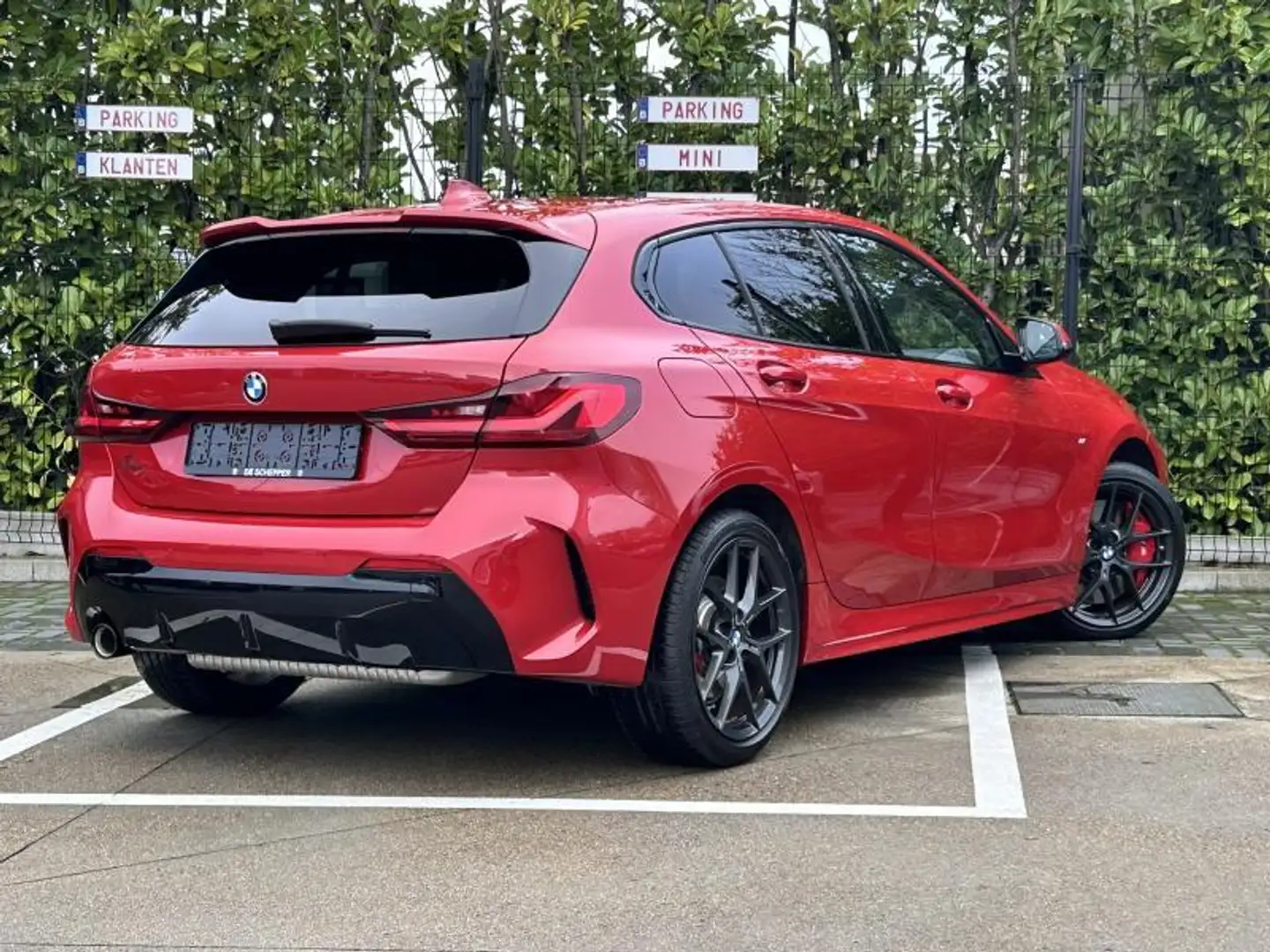 BMW 118 Hatch Rosso - 2