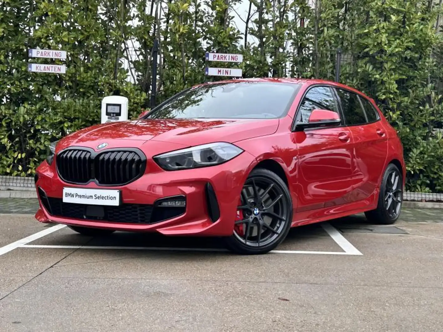 BMW 118 Hatch Rosso - 1
