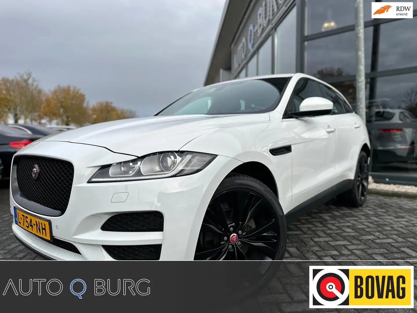 Jaguar F-Pace 2.0 Portfolio AWD 25t | Automaat | Panorama | Stoe Blanco - 1