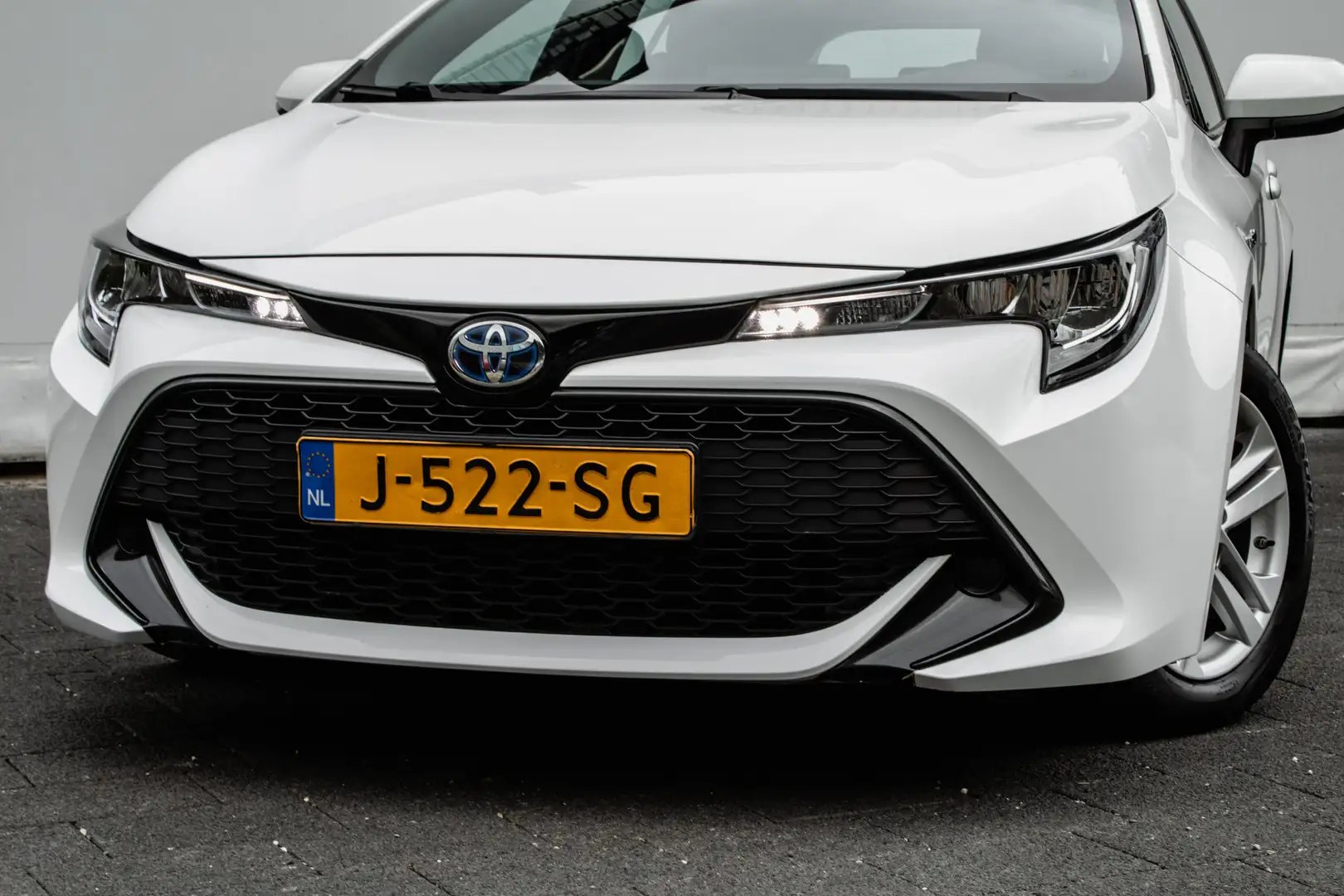 Toyota Corolla Touring Sports 1.8 Hybrid Active Trekhaak/ Carplay Wit - 2