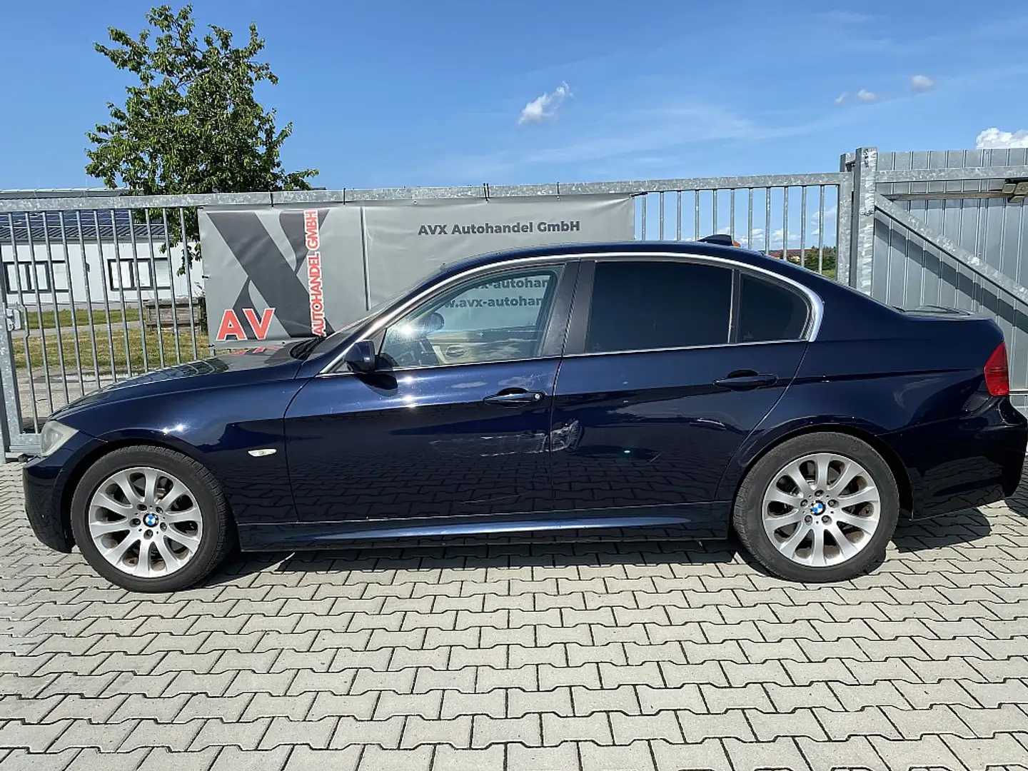 BMW 330 xd Österreich-Paket Aut./TOP AUSSTATTUNG/ Bleu - 2