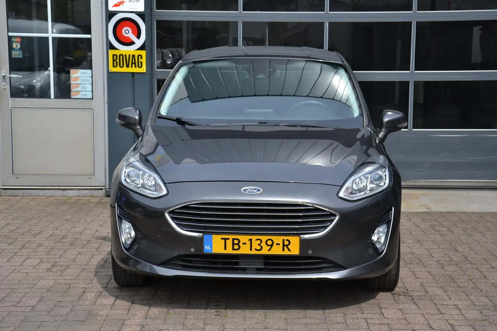 Ford Fiesta 1.0 EcoBoost 100pk 5dr Titanium Grijs - 2