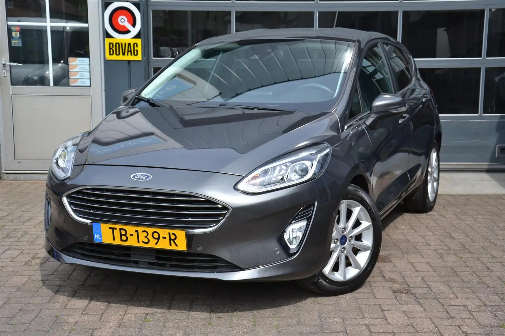 Ford Fiesta 1.0 EcoBoost 100pk 5dr Titanium Grijs - 1