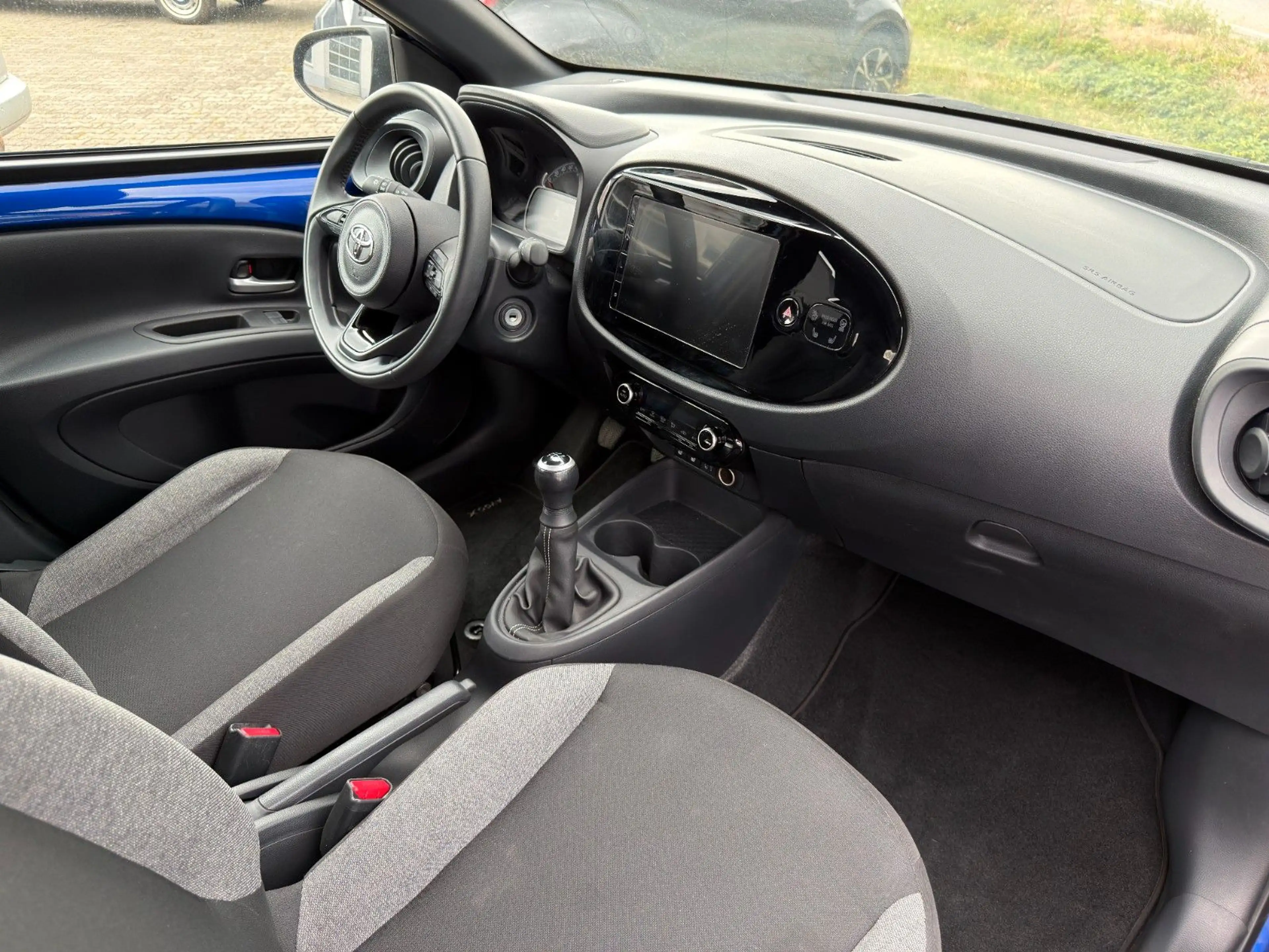Toyota Aygo X 1.0-l-VVT-i Play / Komfort / Design — photo 13