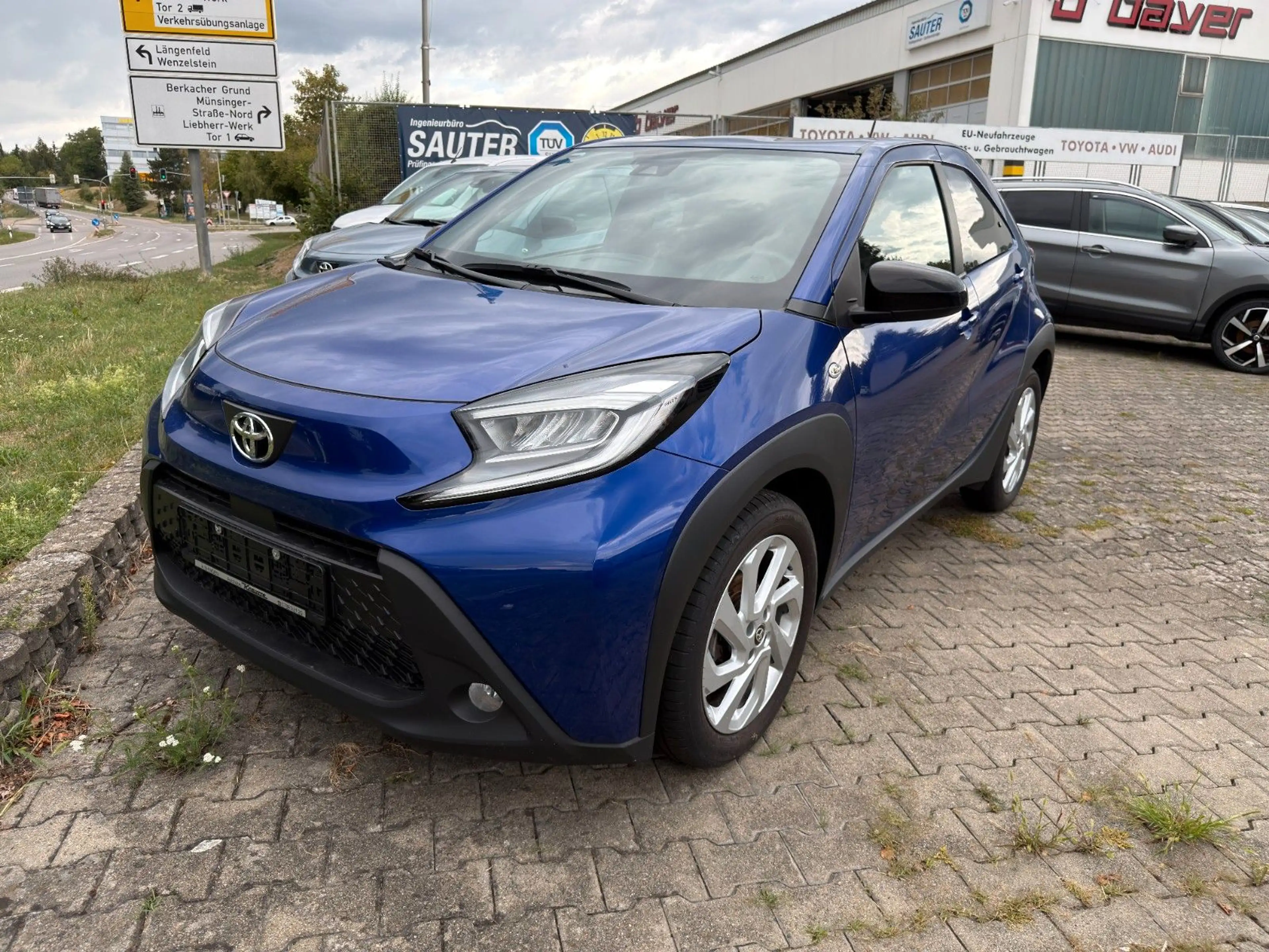 Toyota Aygo X 1.0-l-VVT-i Play / Komfort / Design