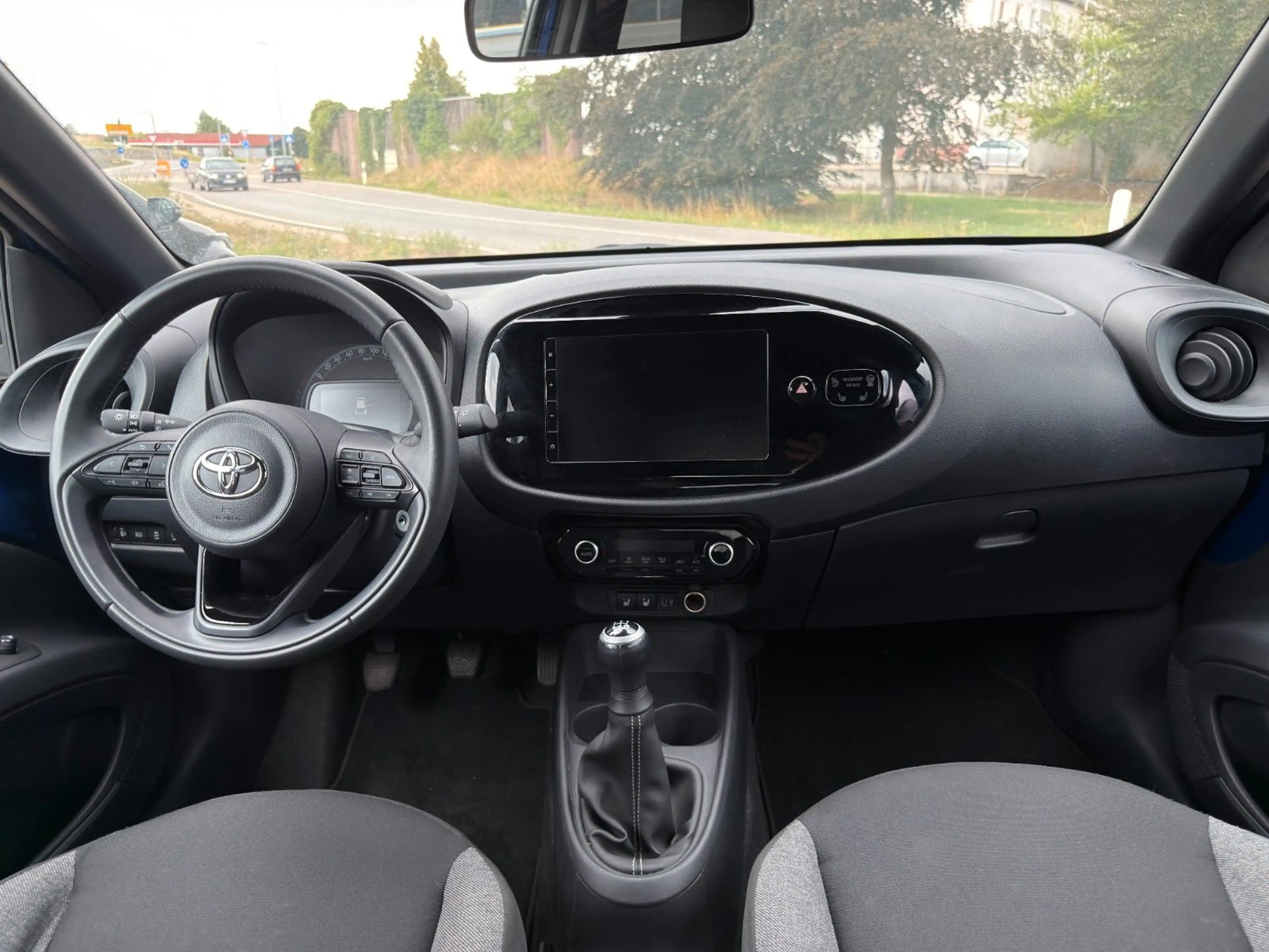 Toyota Aygo X 1.0-l-VVT-i Play / Komfort / Design — photo 7
