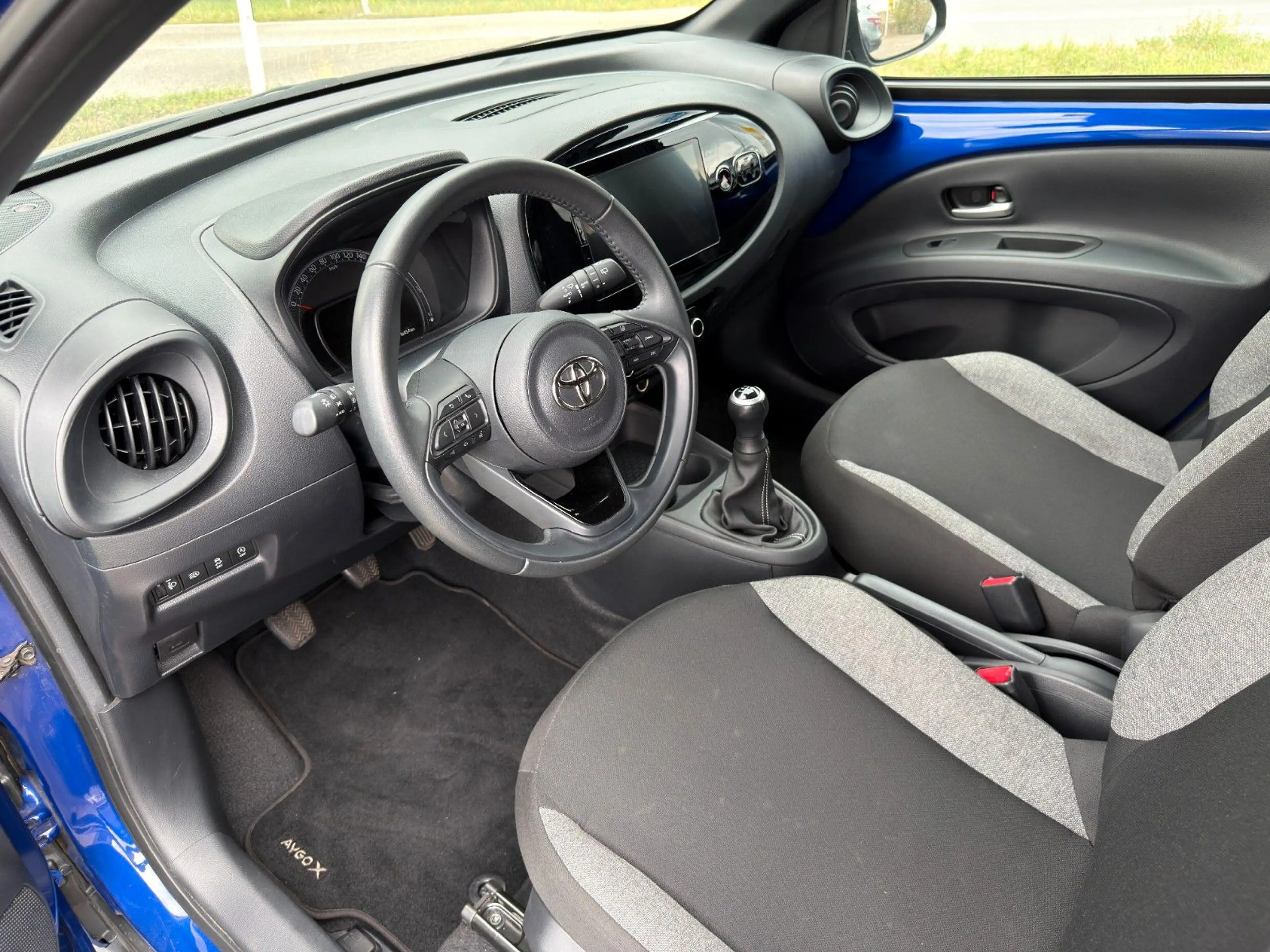 Toyota Aygo X 1.0-l-VVT-i Play / Komfort / Design — photo 3
