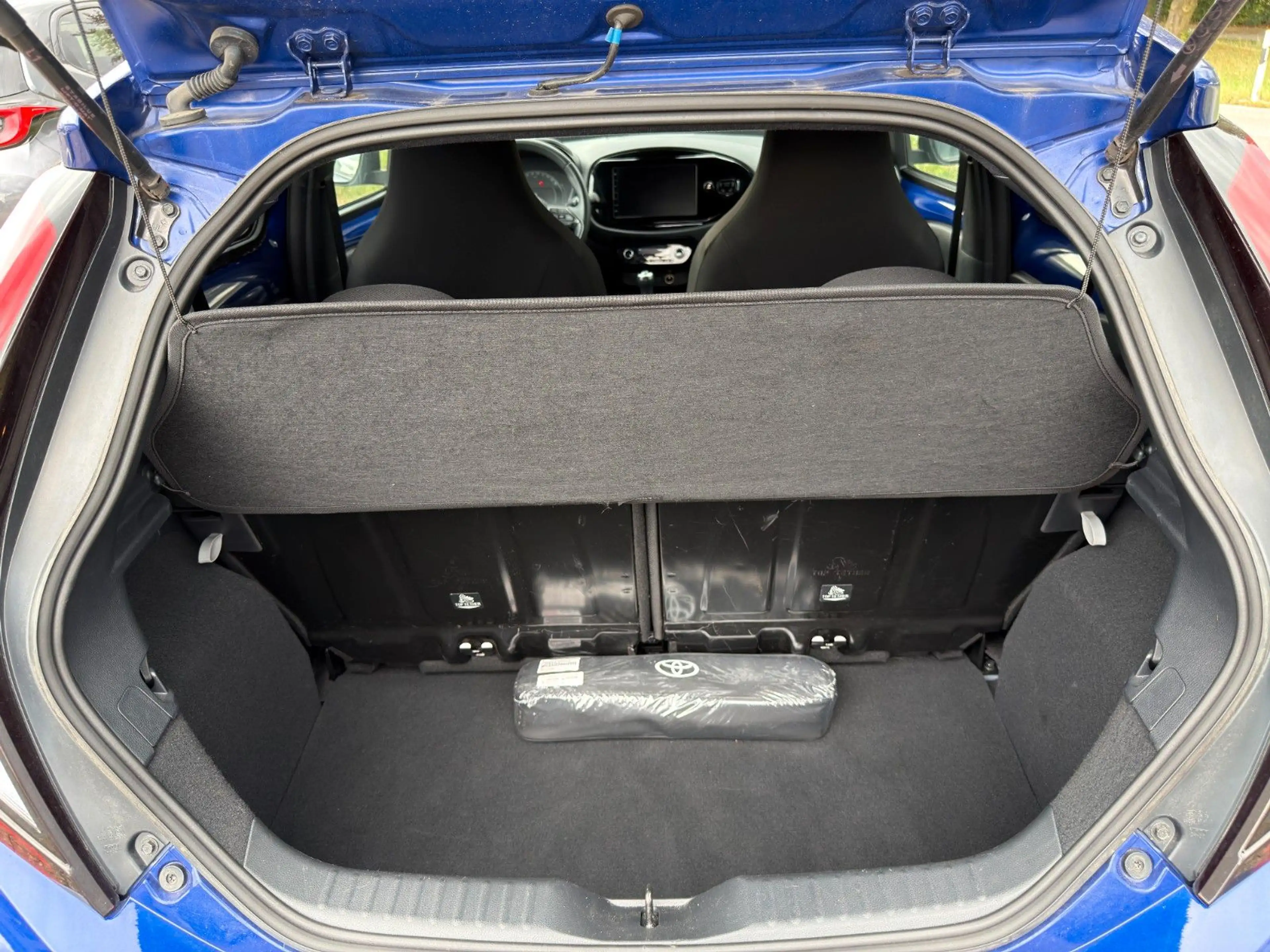 Toyota Aygo X 1.0-l-VVT-i Play / Komfort / Design — photo 11