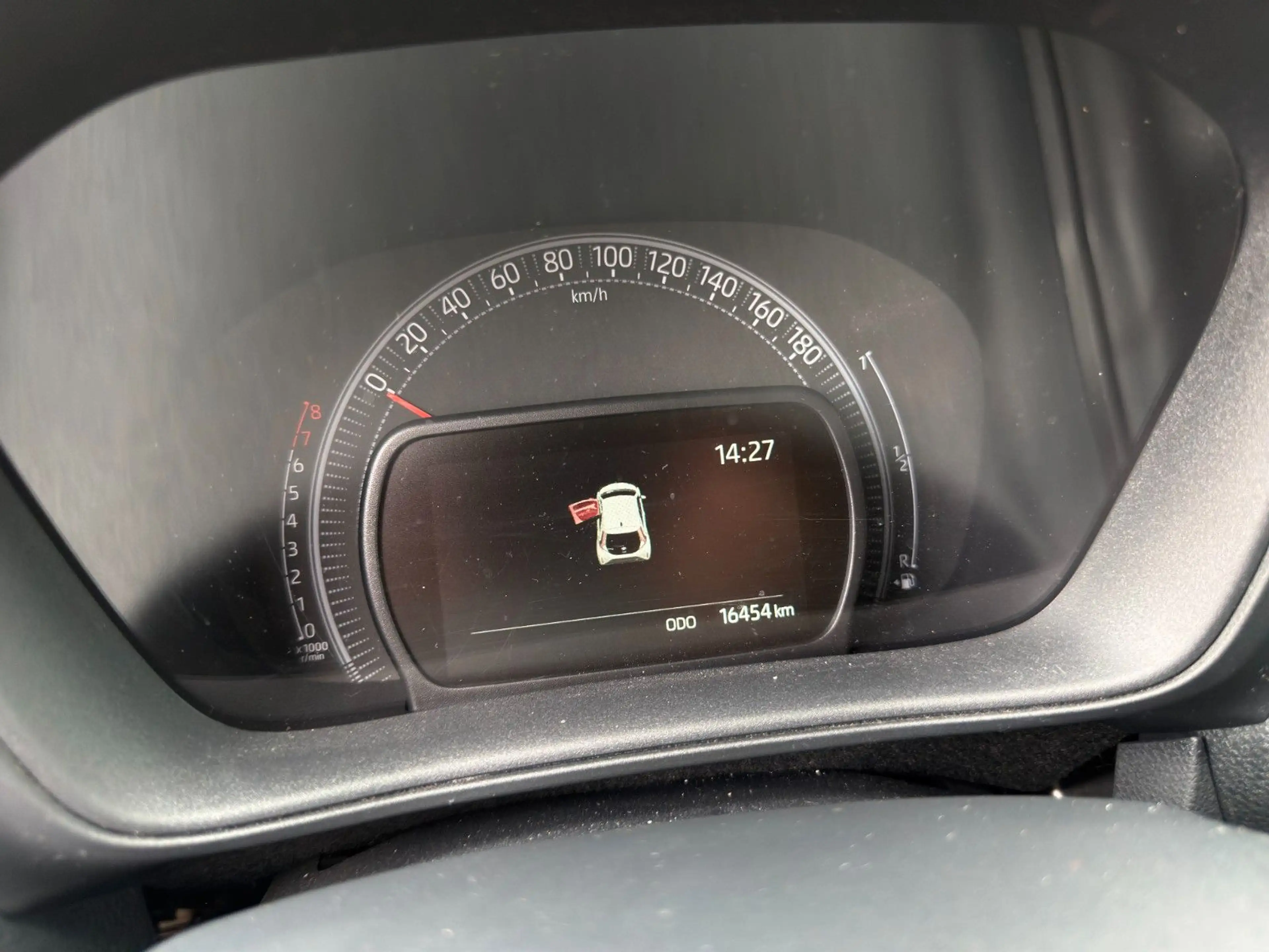 Toyota Aygo X 1.0-l-VVT-i Play / Komfort / Design — photo 16