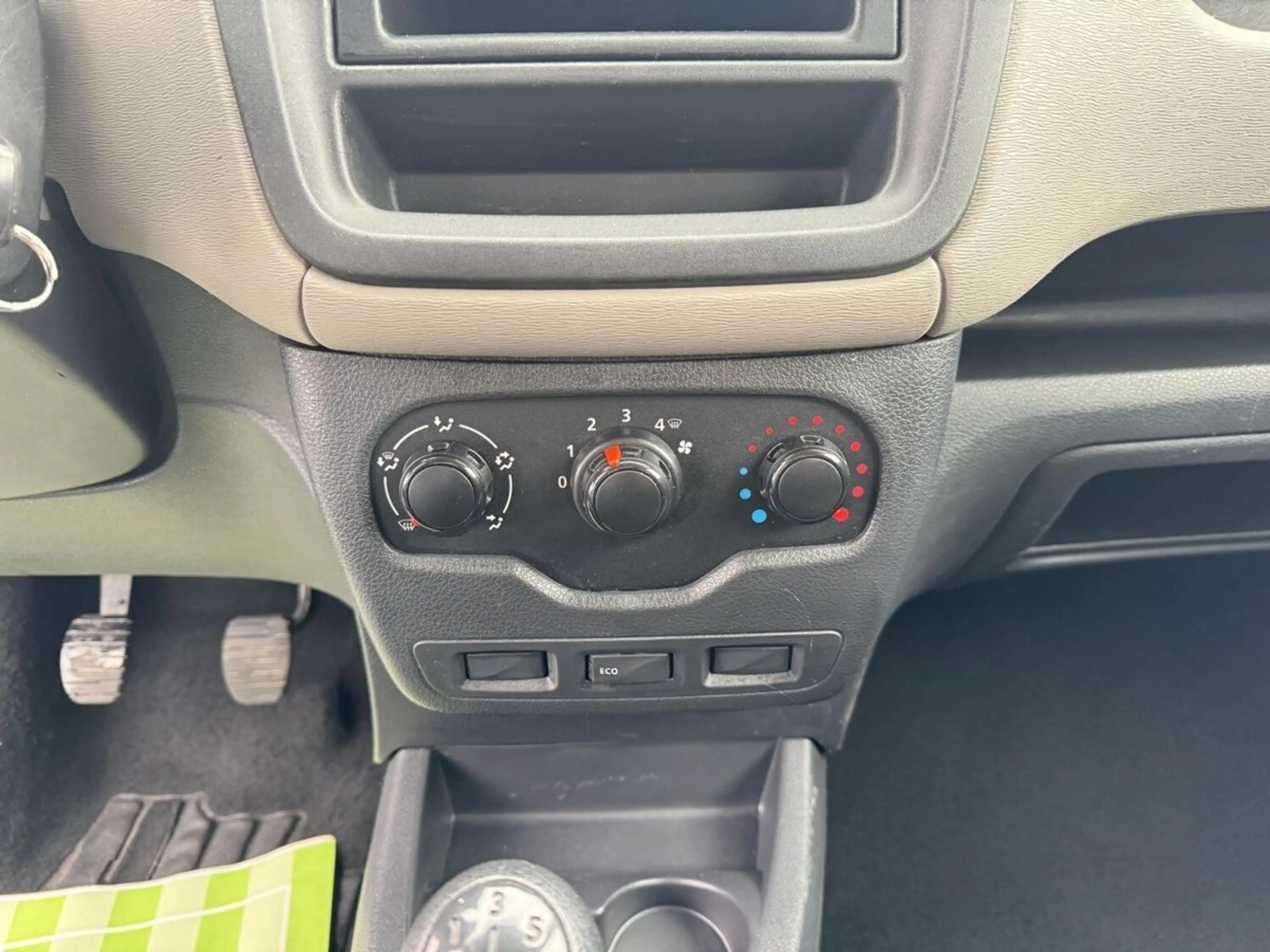 Dacia Dokker Allwetter-Reifen+180°-Türen+Sehr gepflegt — photo 12