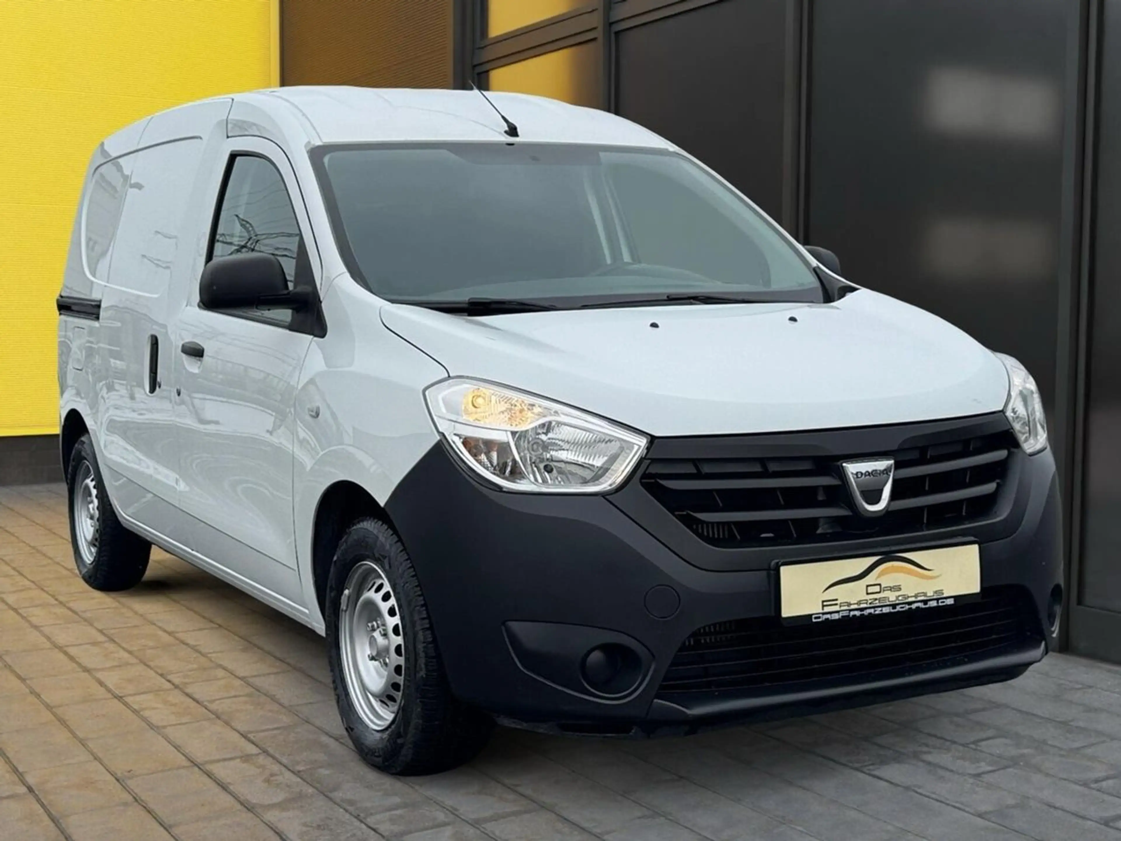 Dacia Dokker Allwetter-Reifen+180°-Türen+Sehr gepflegt — photo 2
