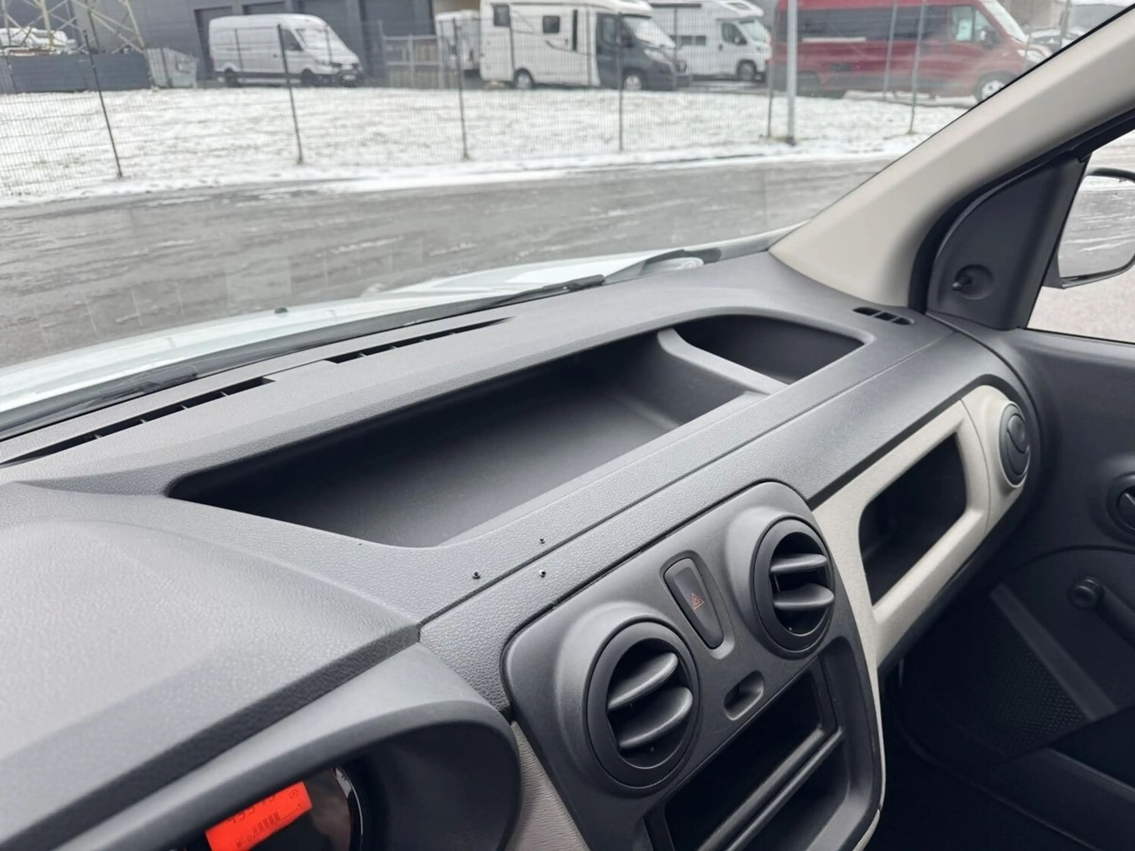 Dacia Dokker Allwetter-Reifen+180°-Türen+Sehr gepflegt — photo 13