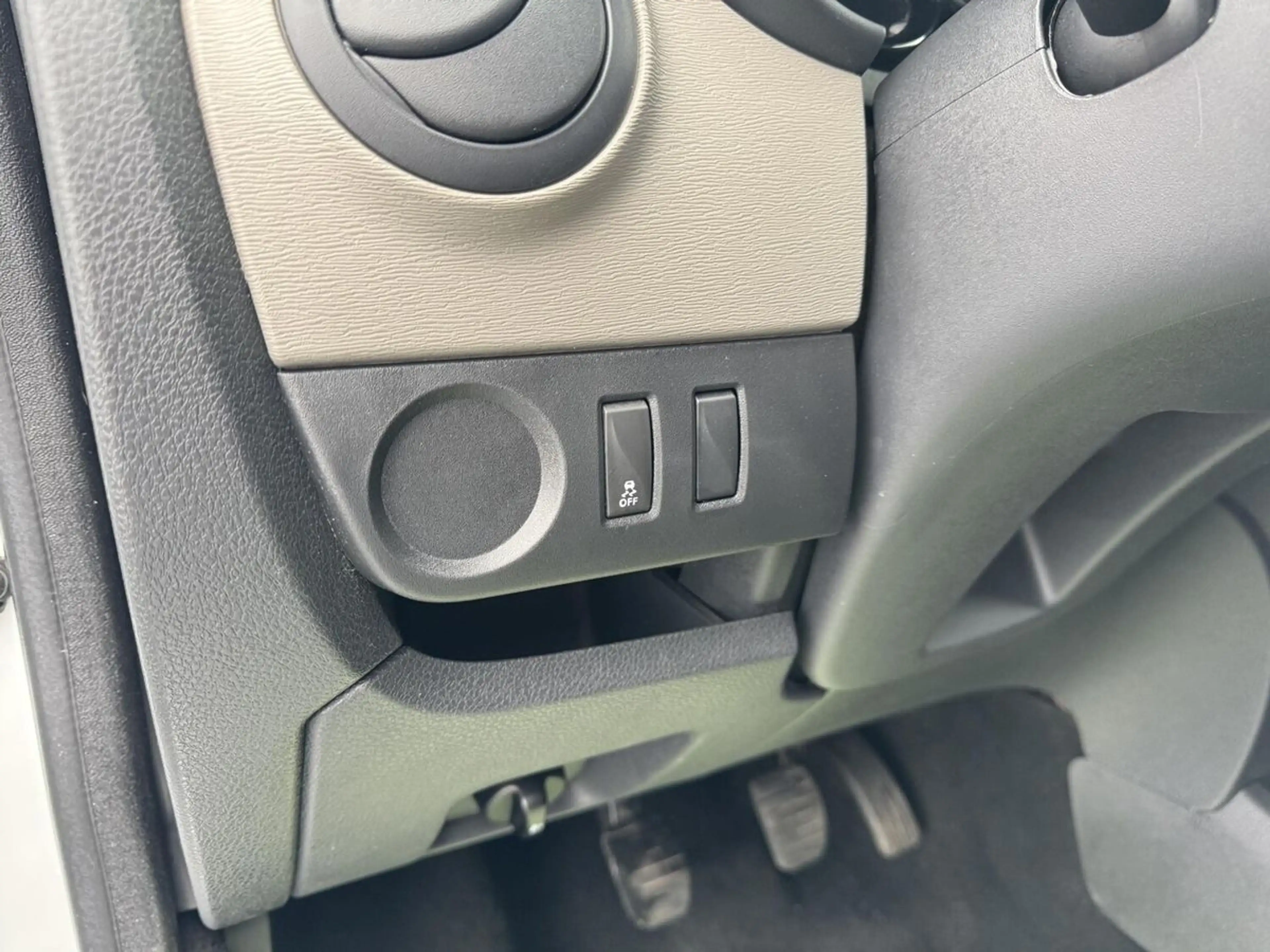 Dacia Dokker Allwetter-Reifen+180°-Türen+Sehr gepflegt — photo 15