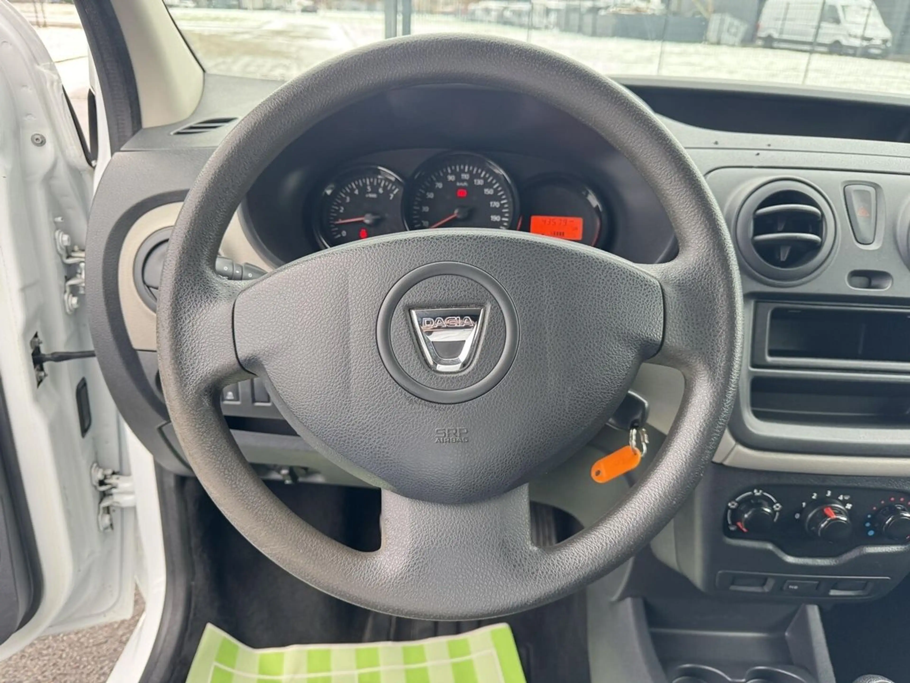 Dacia Dokker Allwetter-Reifen+180°-Türen+Sehr gepflegt — photo 8
